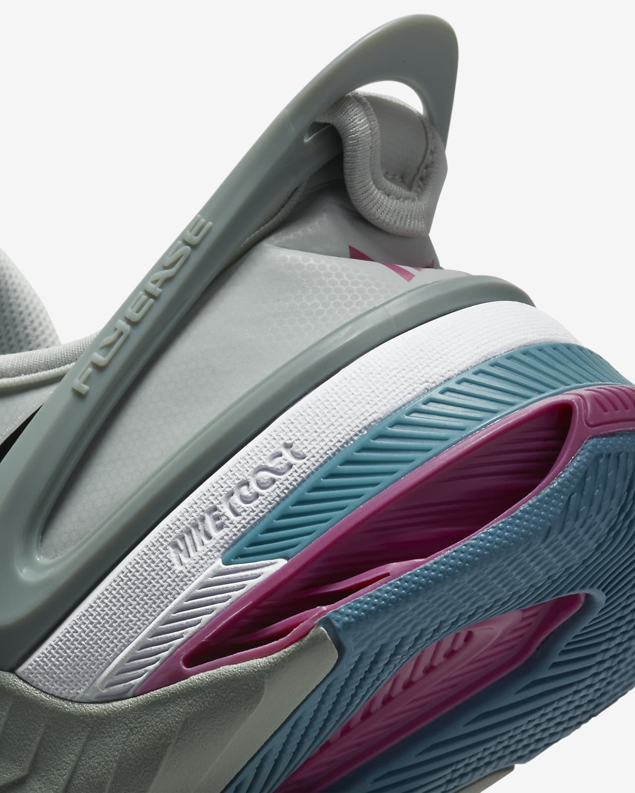 Nike Metcon 8 FlyEase Eenvoudig aan en uit te trekken trainingsschoenen  voor dames. Nike BE