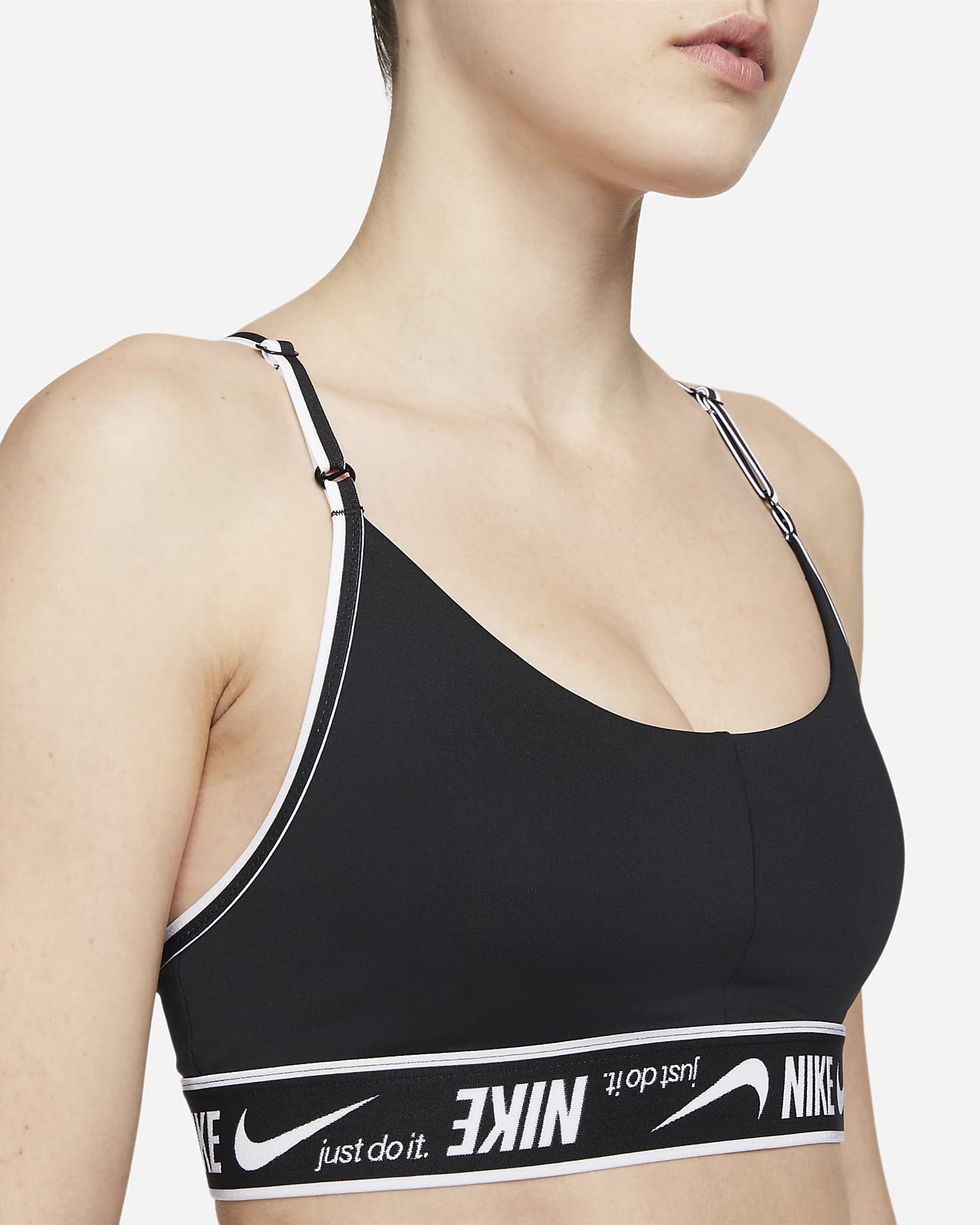 Nike Indy sports-BH med logo, polstring og lett støtte til dame. Nike NO