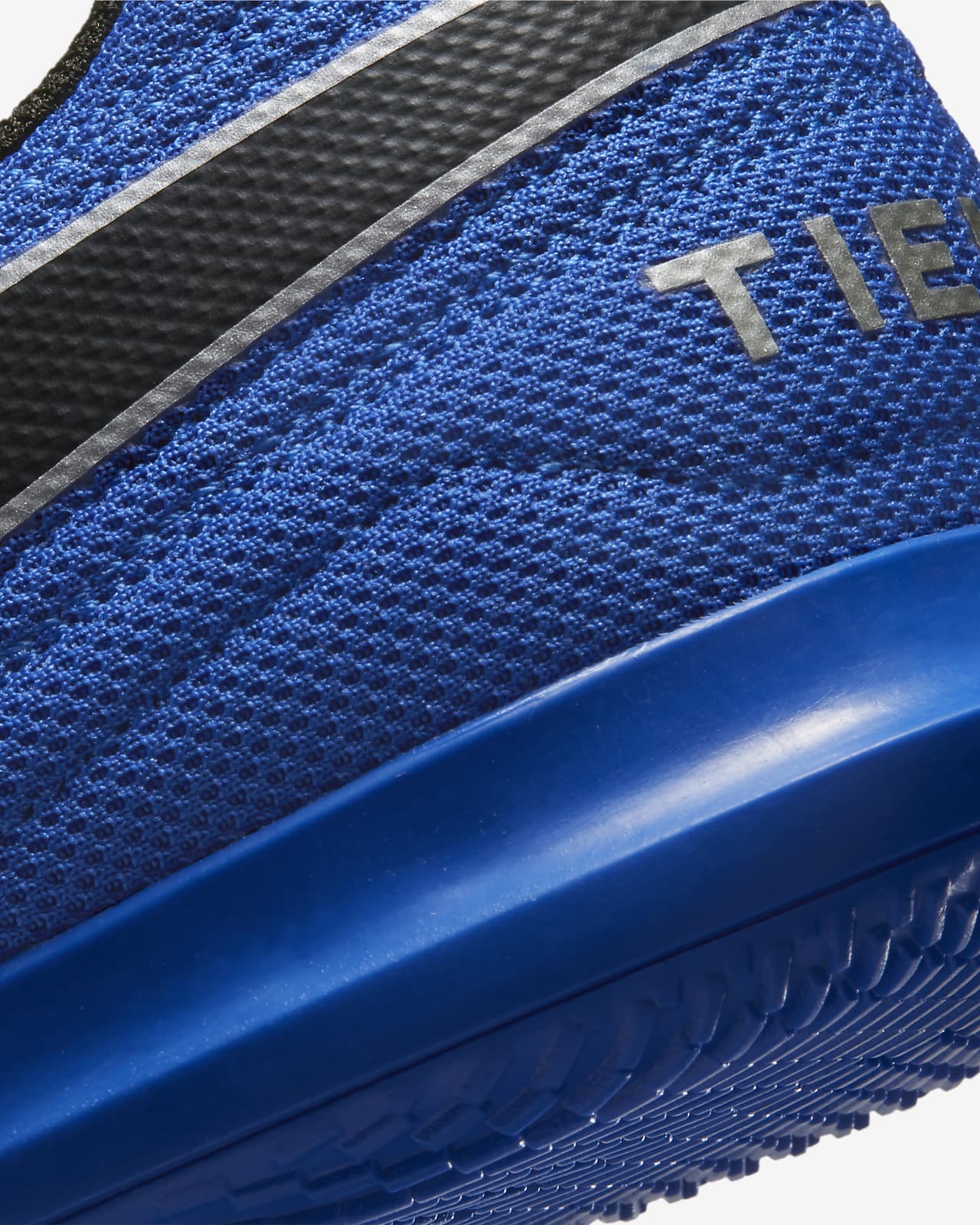 nike tiempo legend 8 club indoor soccer shoes