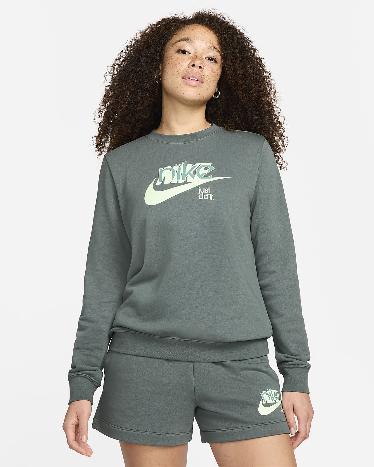 Sudadera de cuello redondo de French Terry con gráfico para mujer Nike Sportswear Club Fleece