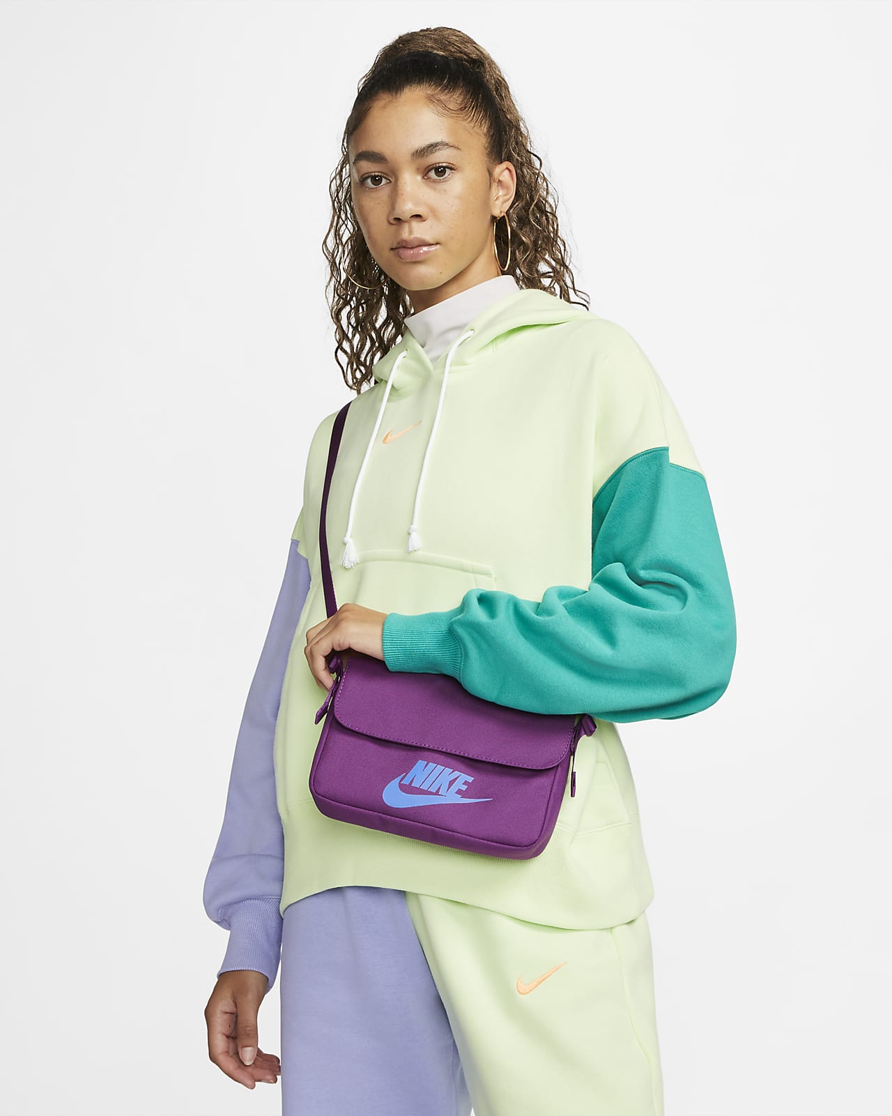 Nike Sportswear Women's Futura 365 Crossbody Bag (3L). Nike.com