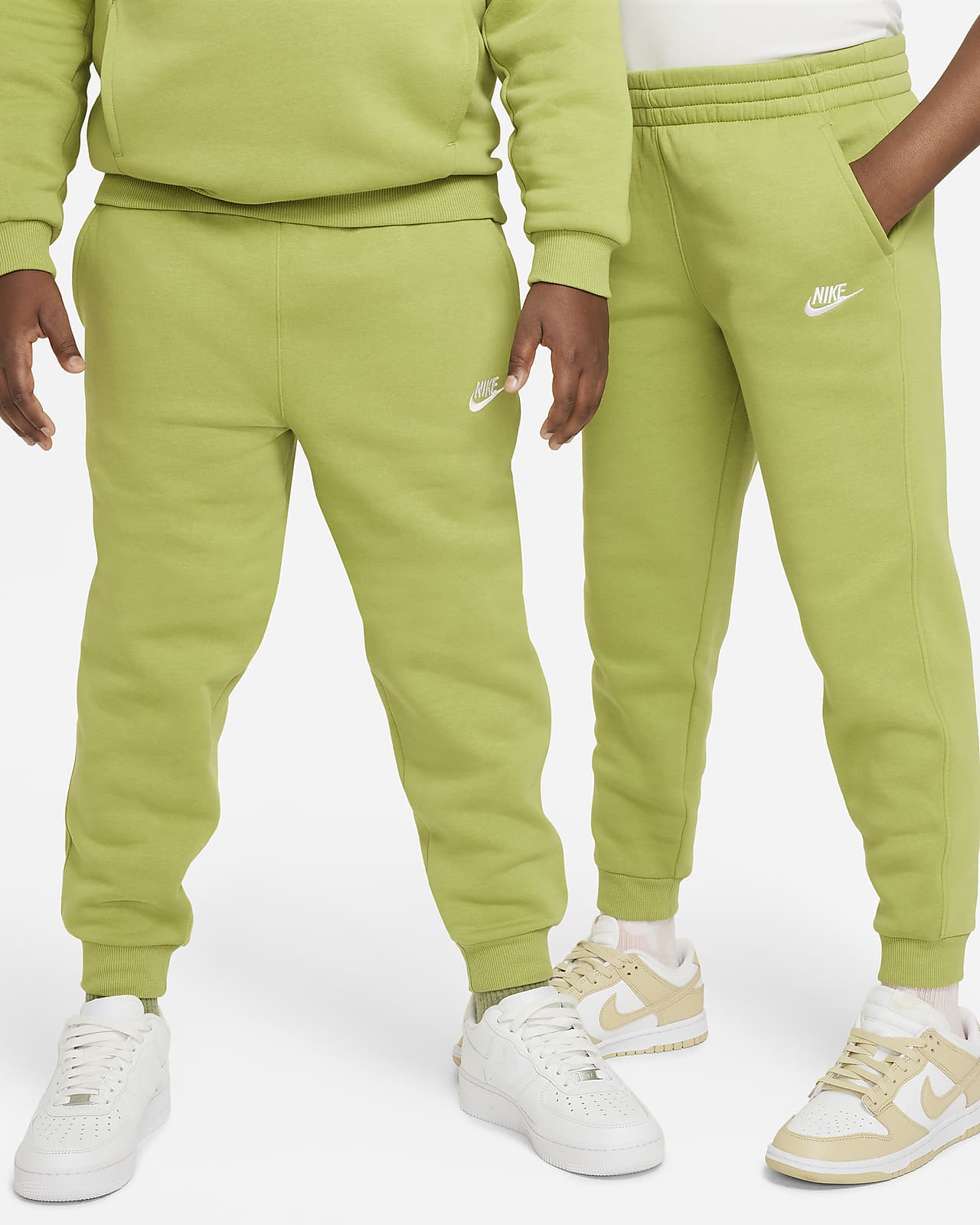 Joggers para niños talla grande (talla amplia) Nike Sportswear Club Fleece