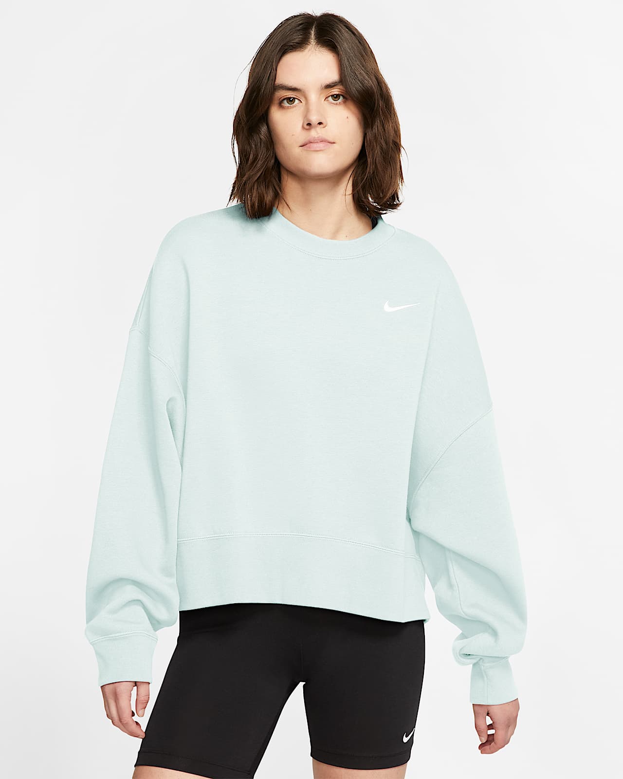nike essential crew