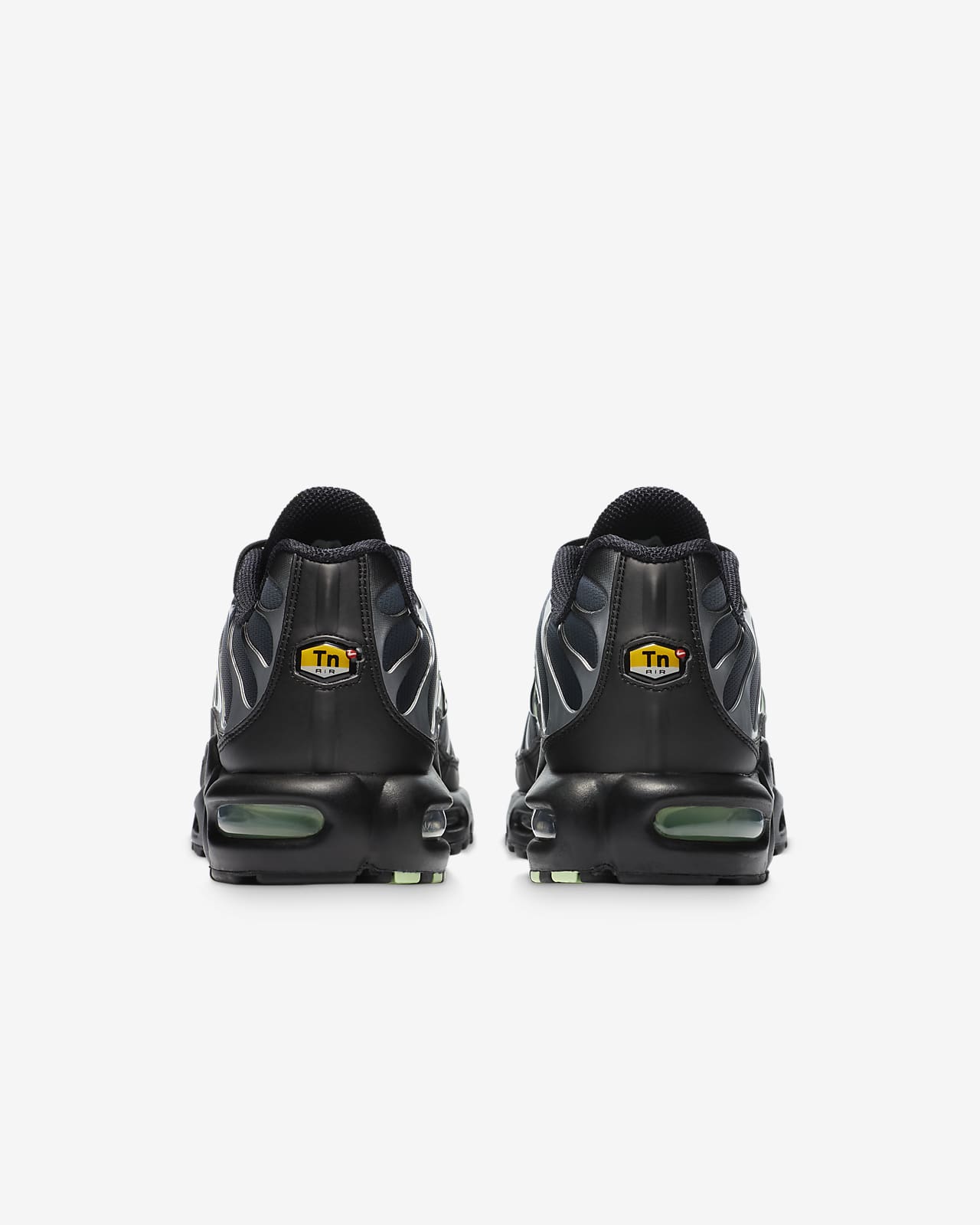 black nike air max plus men's