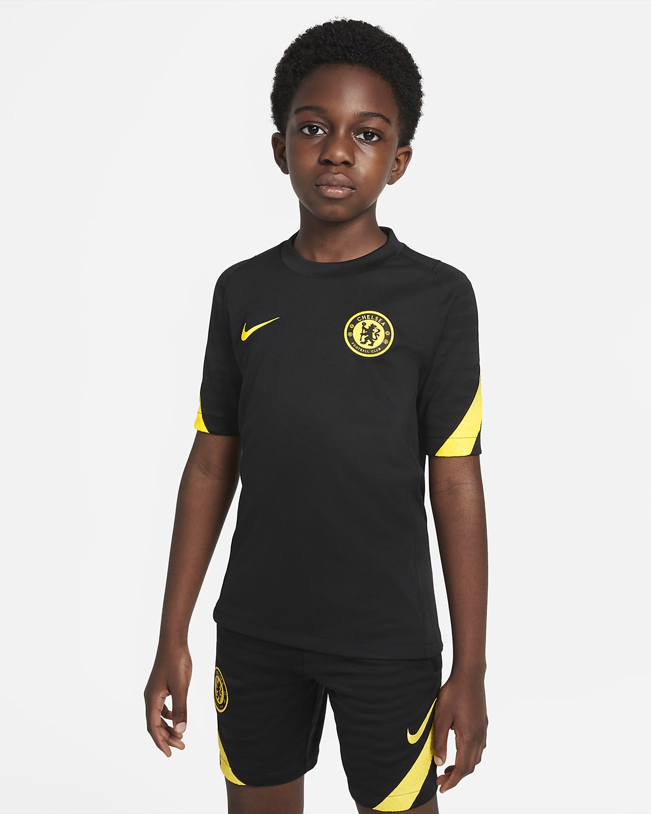 Chelsea F.C. Strike Older Kids' Nike Dri-FIT Short-Sleeve Football Top. Nike  GB