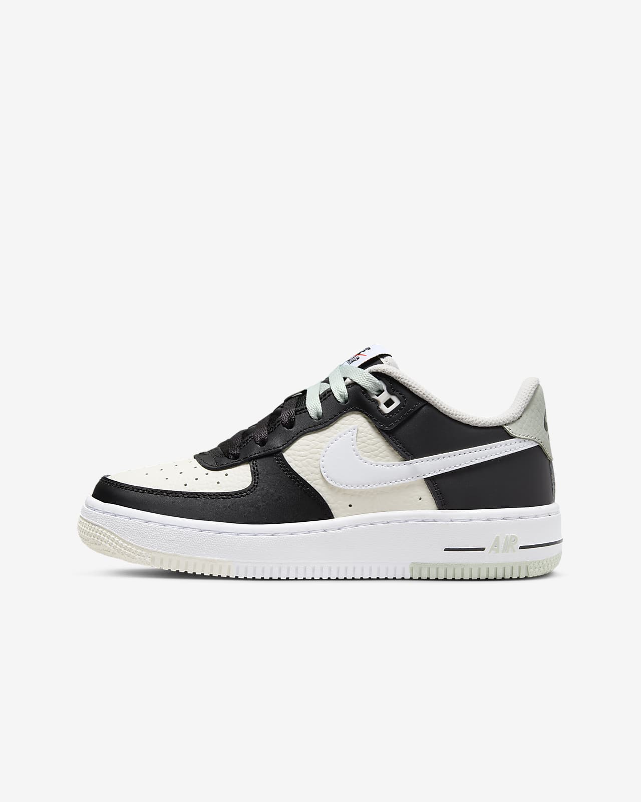 Nike Force 1 LV8 1 Younger Kids' Shoes. Nike ID