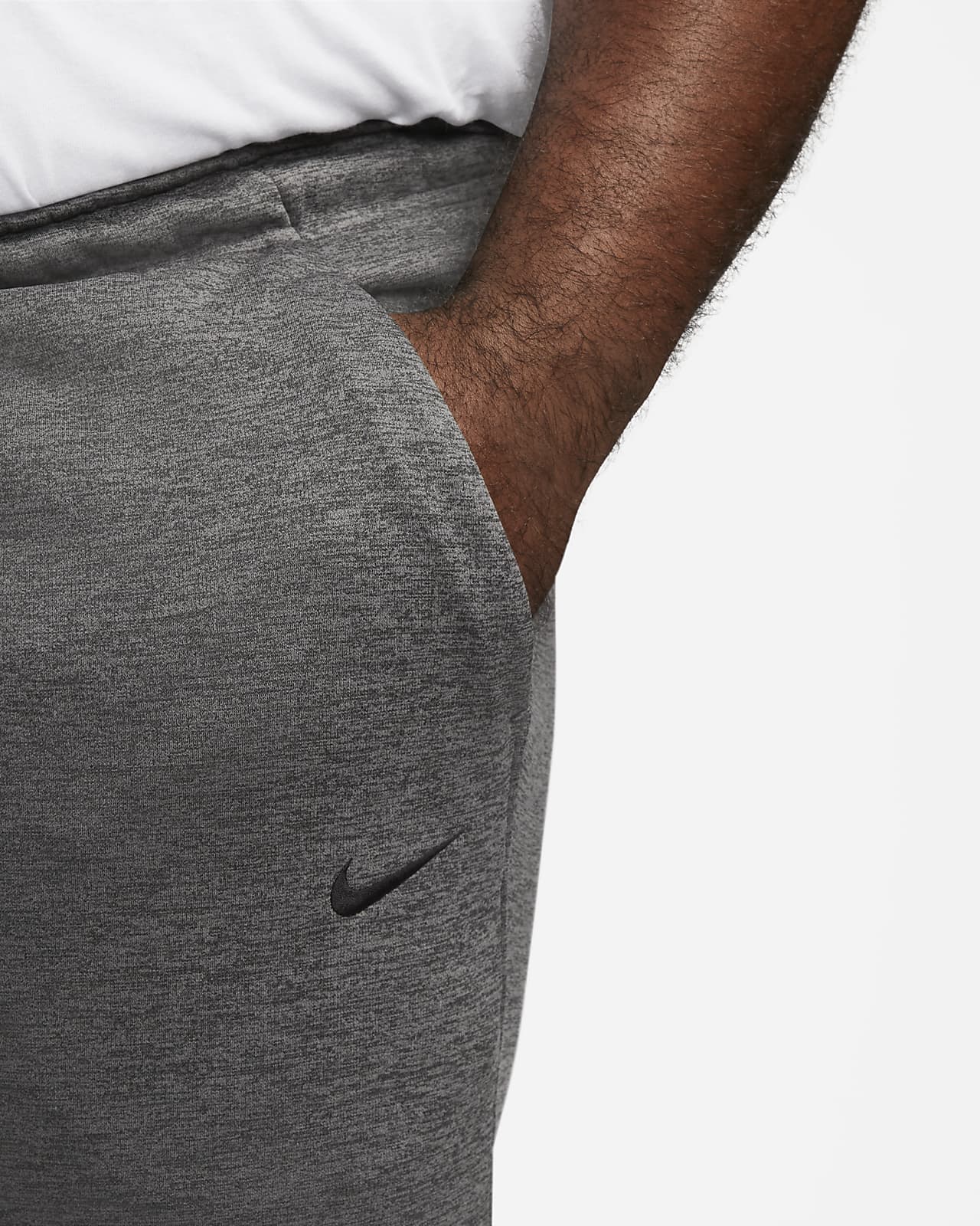 NIKE Mens Tapered Therma Training Pants Grey Heather/Black 932255-063-Size  Small : : Clothing, Shoes & Accessories
