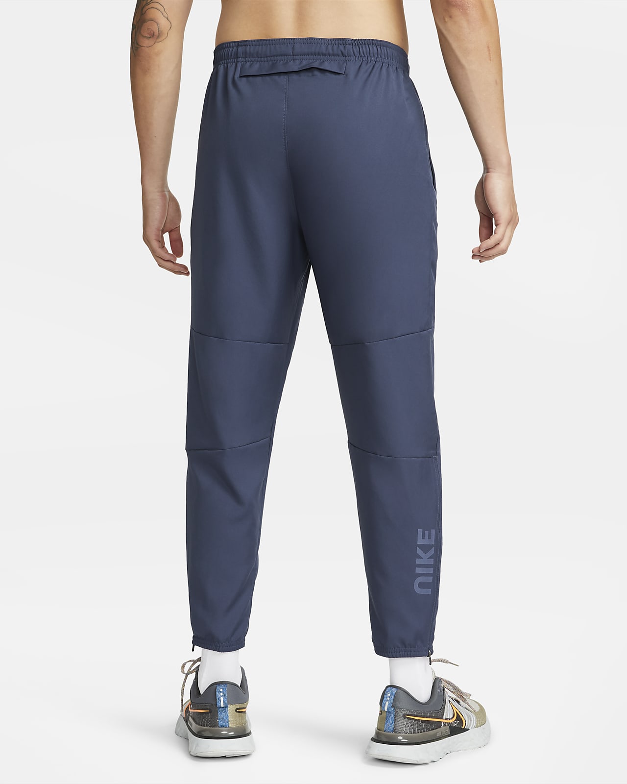 Nike Dri-FIT Challenger Men's Woven 
