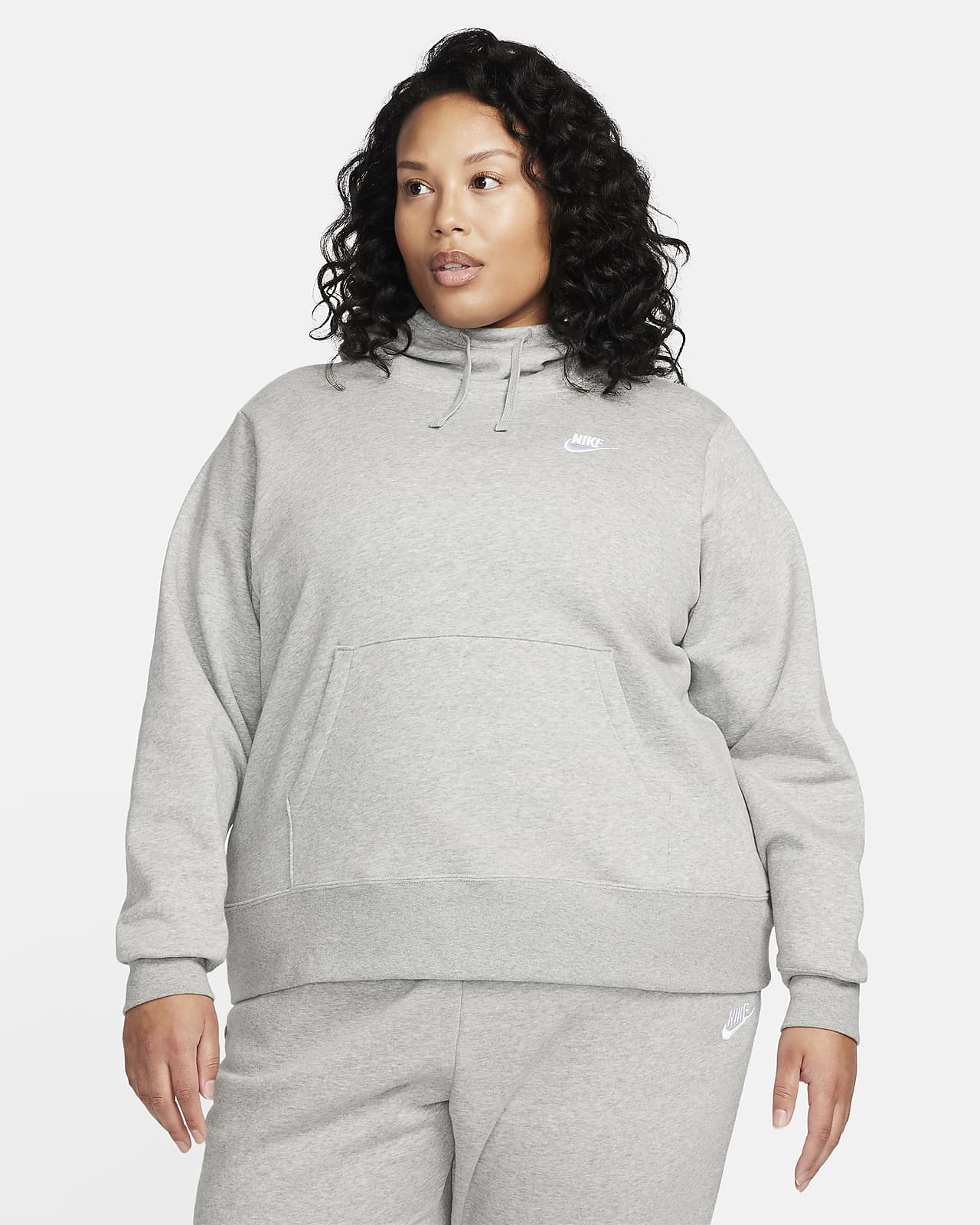 Sudadera con gorro con cuello en embudo para mujer (talla grande) Nike  Sportswear Club Fleece