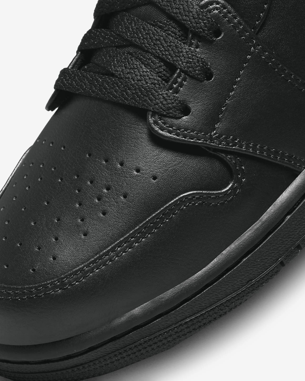 Air Jordan 1 Mid Shoes. Nike ZA