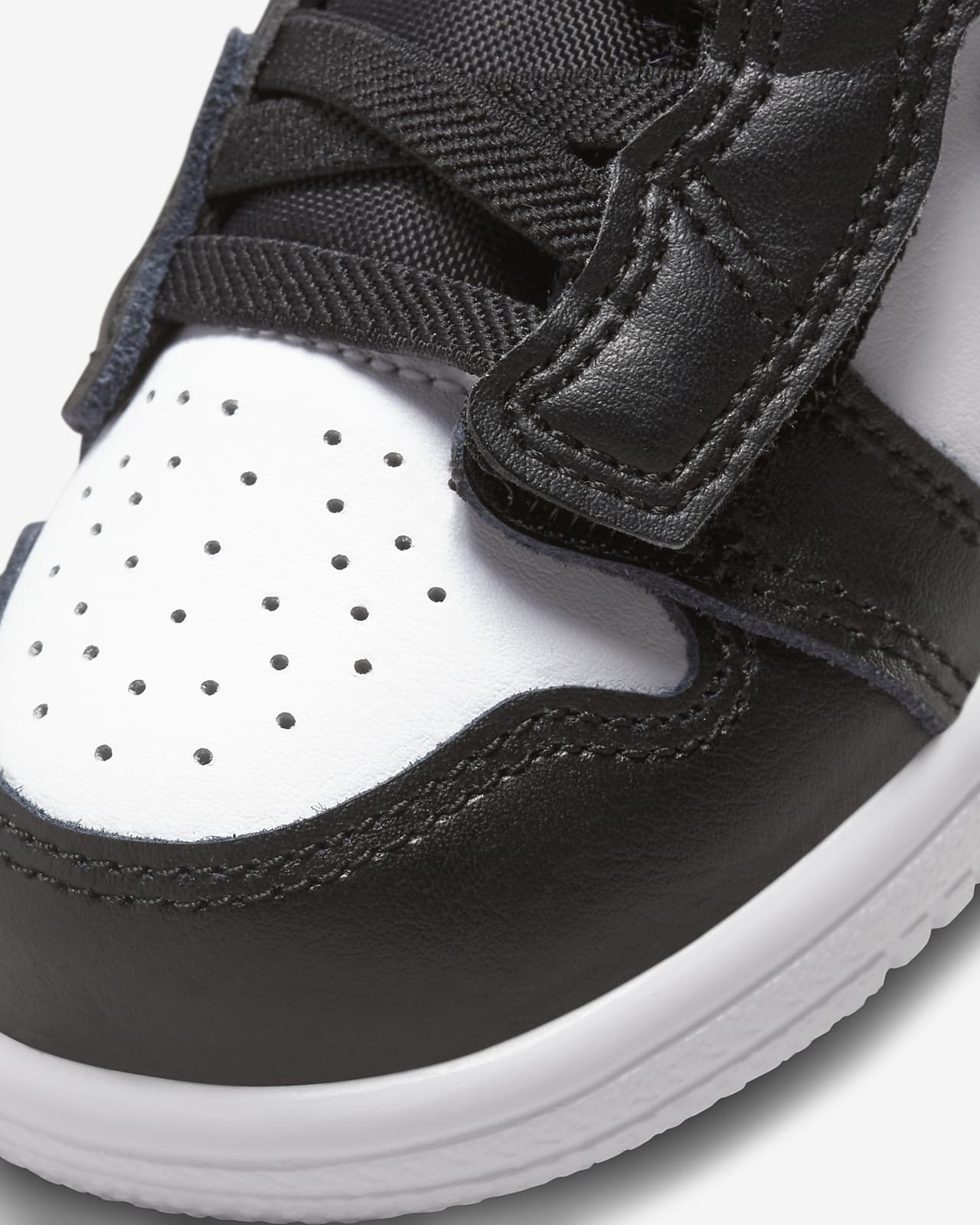 Jordan 1 Mid Baby and Toddler Shoe. Nike GB