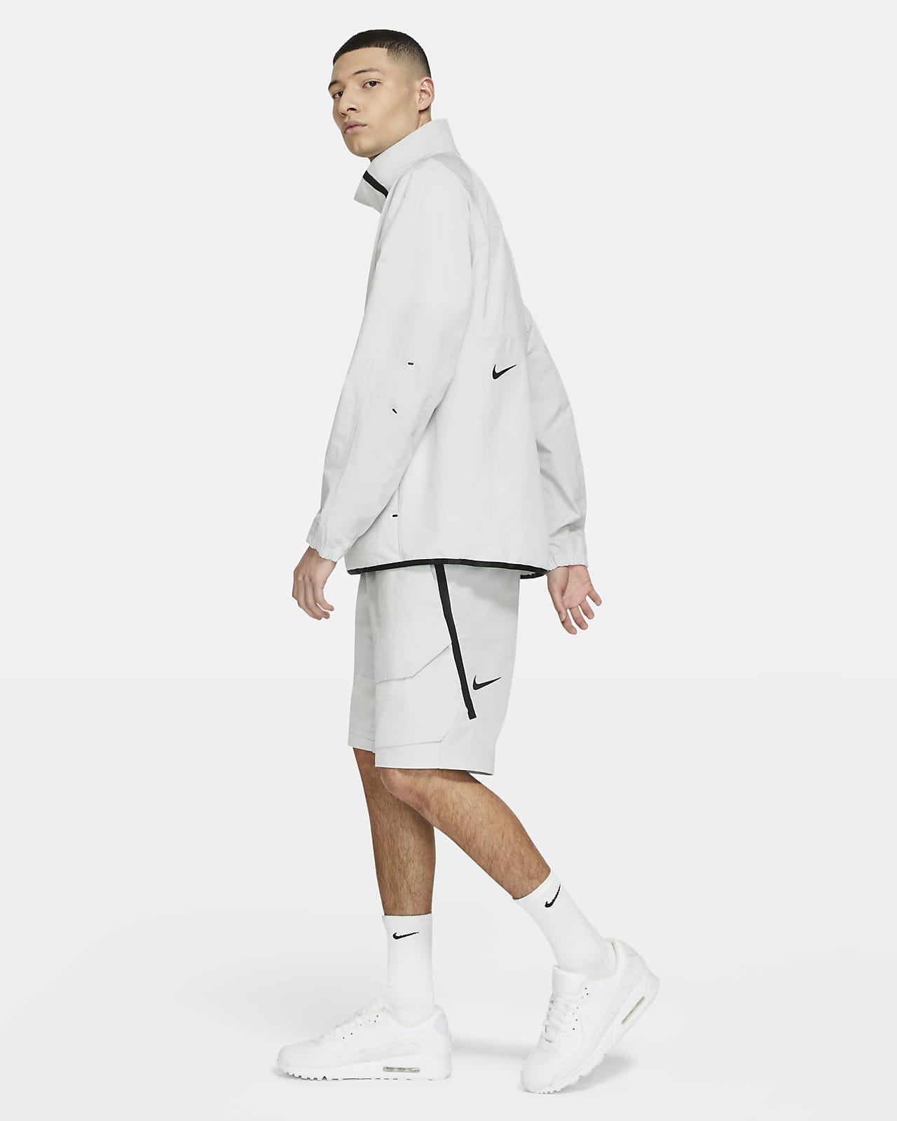 Short cargo Nike Sportswear Tech Pack pour Homme. Nike BE