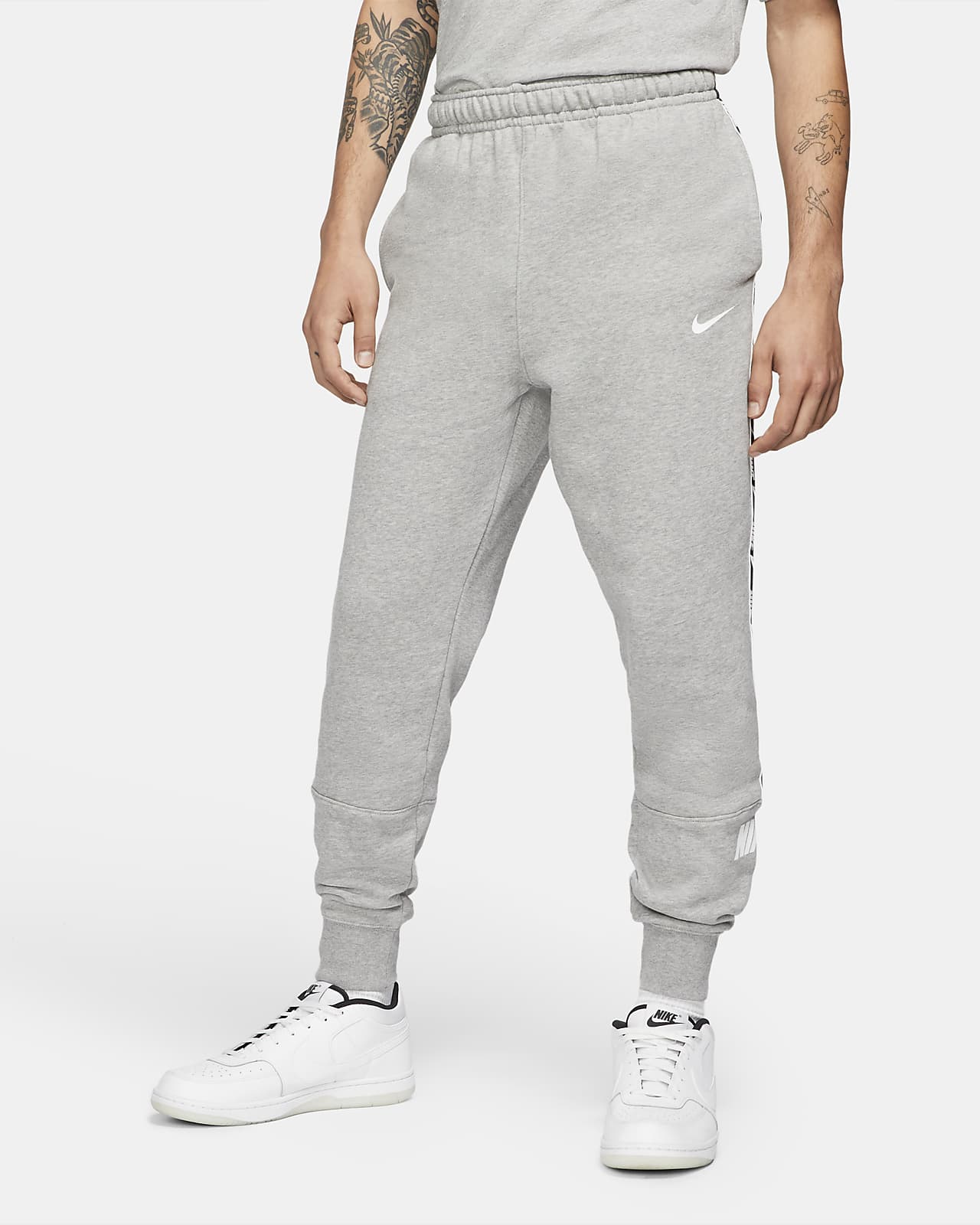 nike joggers with pockets on the side