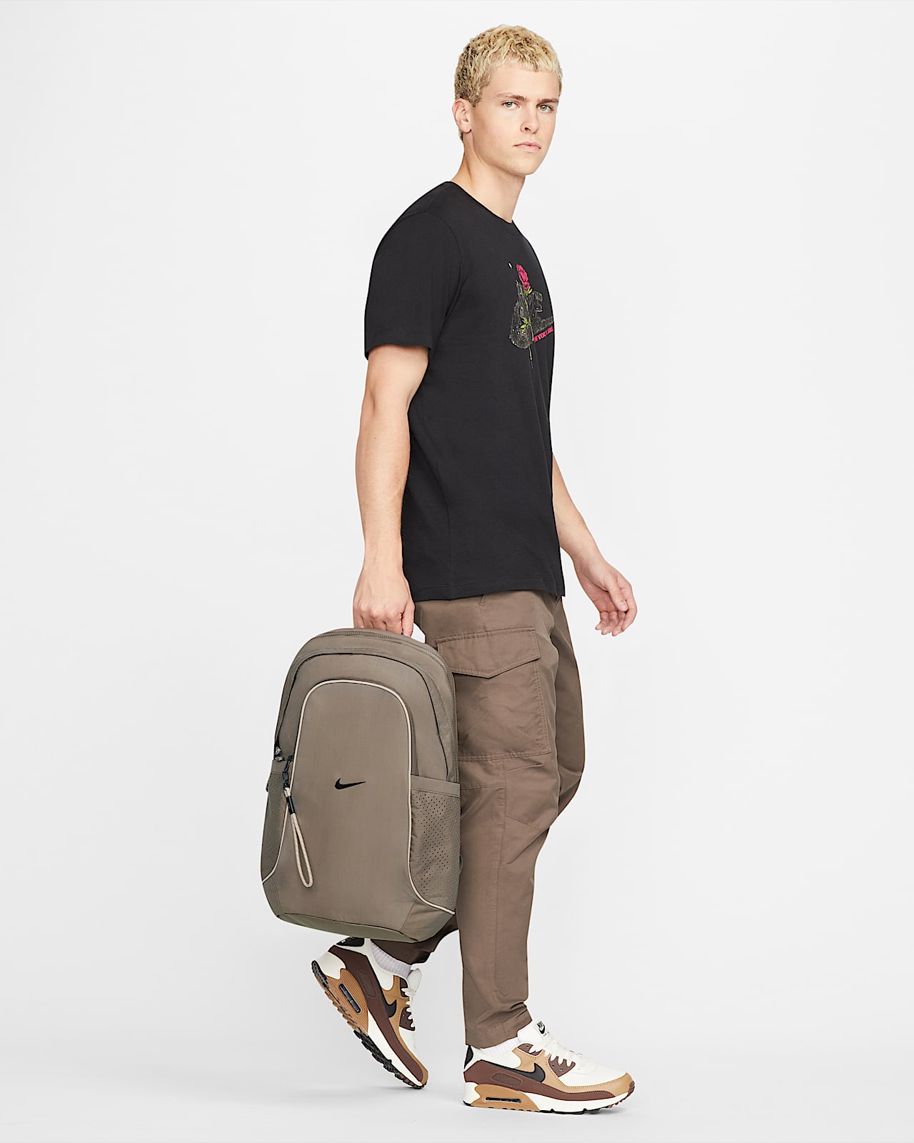 Mochila Nike Sportswear Essentials (20 L). Nike.com