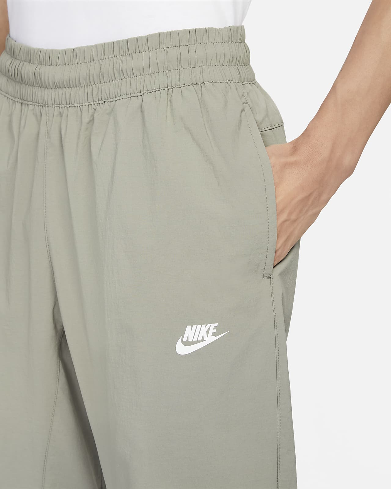 Nike Sportswear Men's Woven Trousers. Nike SG