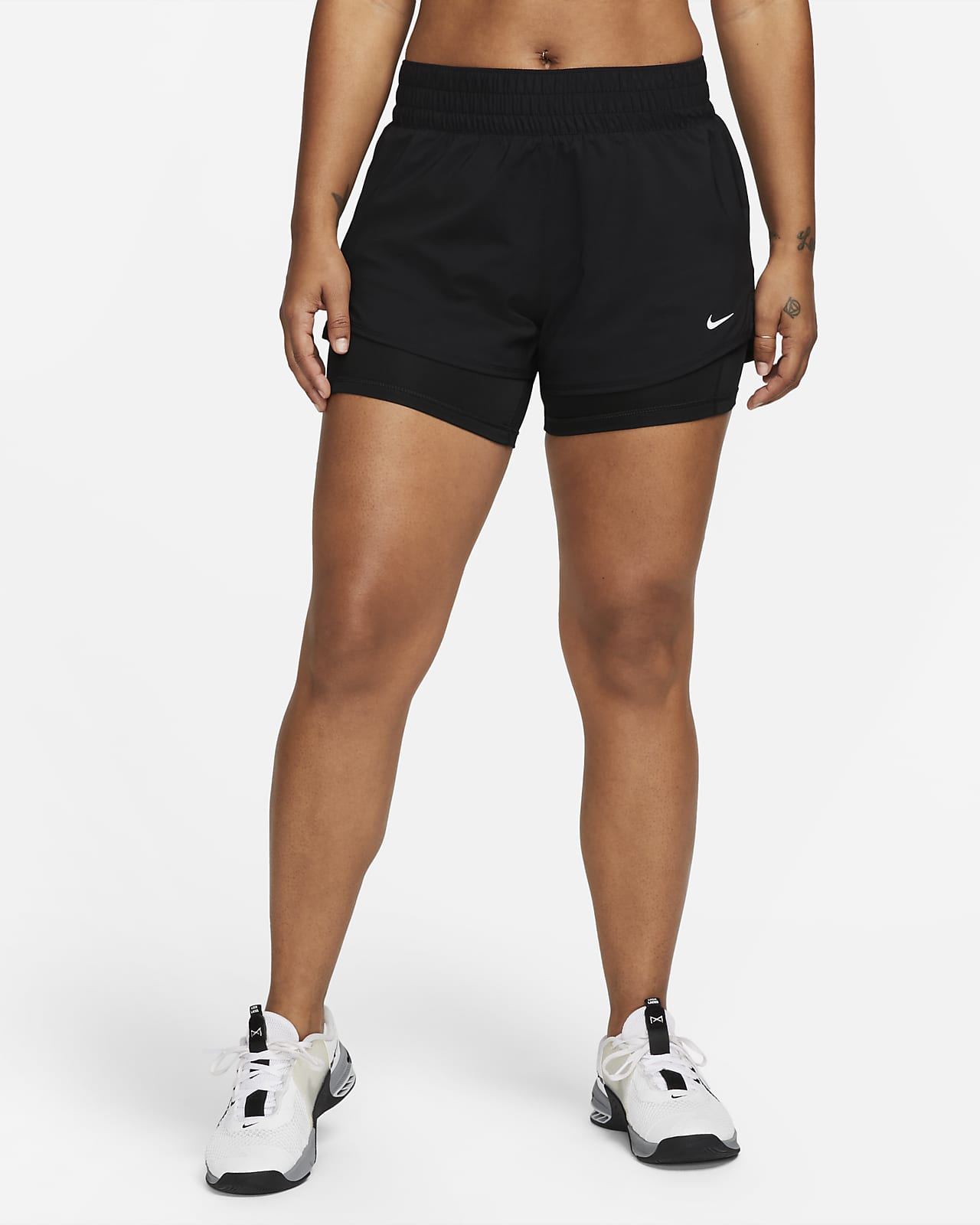 Nike One Dri-FIT 2-in-1-Shorts mit mittelhohem Taillenbund für Damen (ca. 7,5 cm)