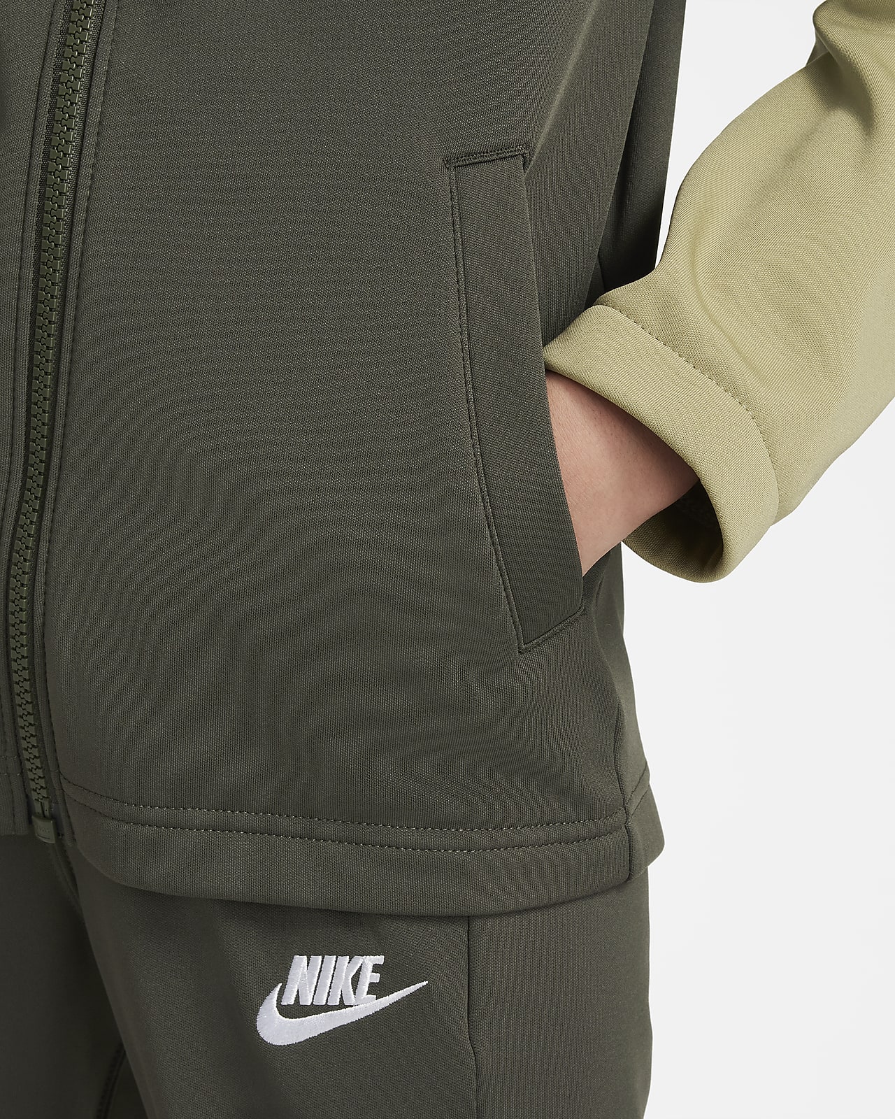 Green nike 2024 tracksuit junior