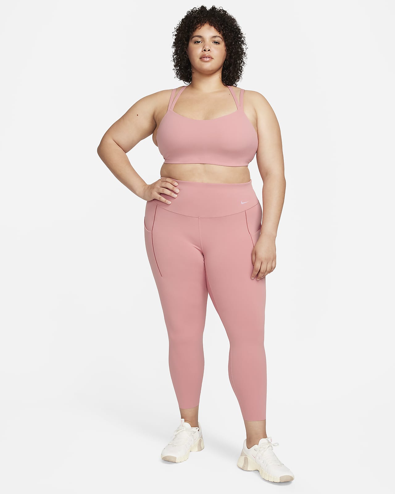 The Best Crop Tops For Plus Size Women To Wear This SUm