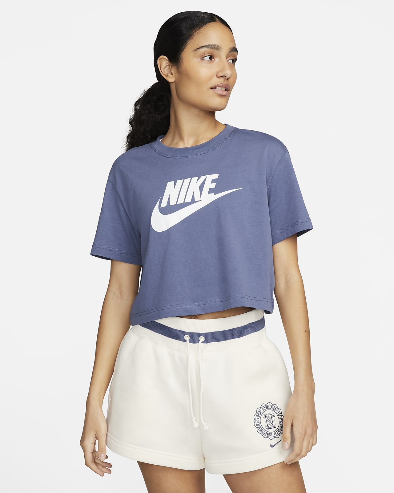 Oso polar salir Consciente Nike Sportswear Essential Women's Cropped Logo T-Shirt. Nike.com