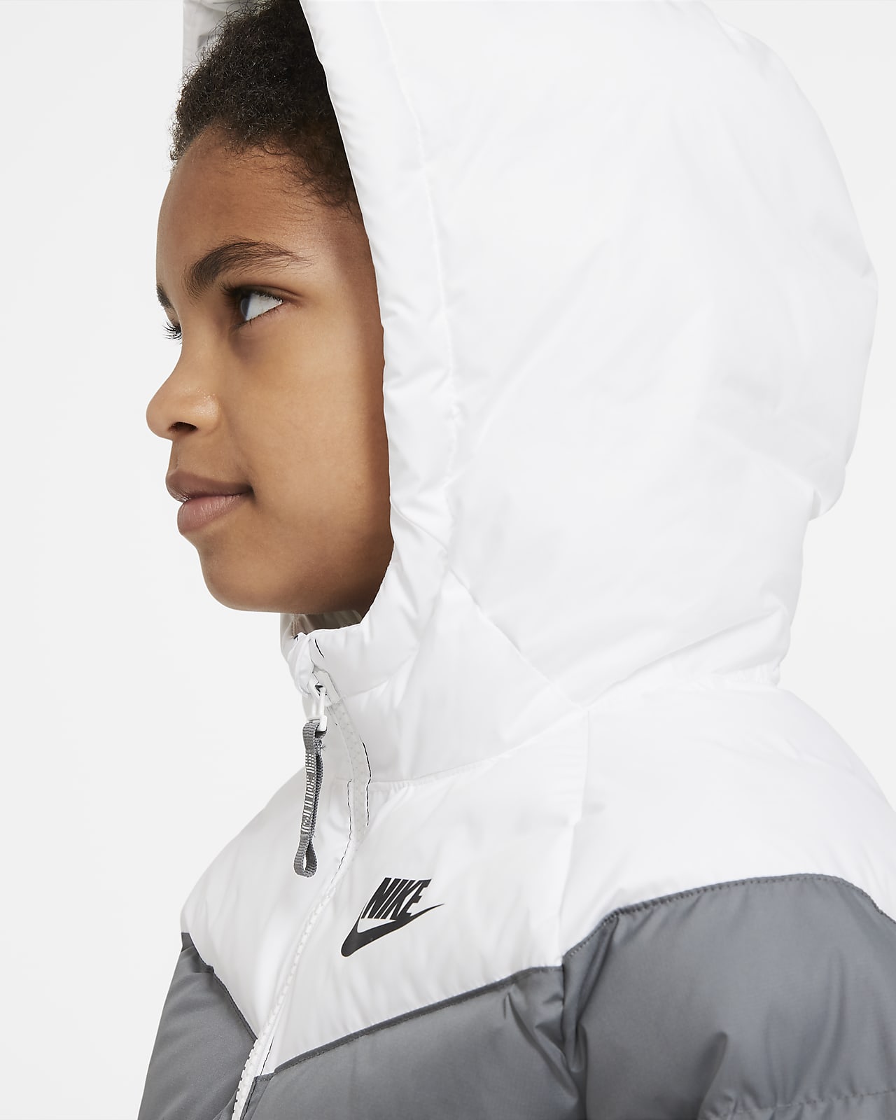 Jacka Nike Sportswear med syntetfoder för ungdom. Nike SE Vinterjacka Nike Sportswear med syntetfoder för ungdom. Nike SE