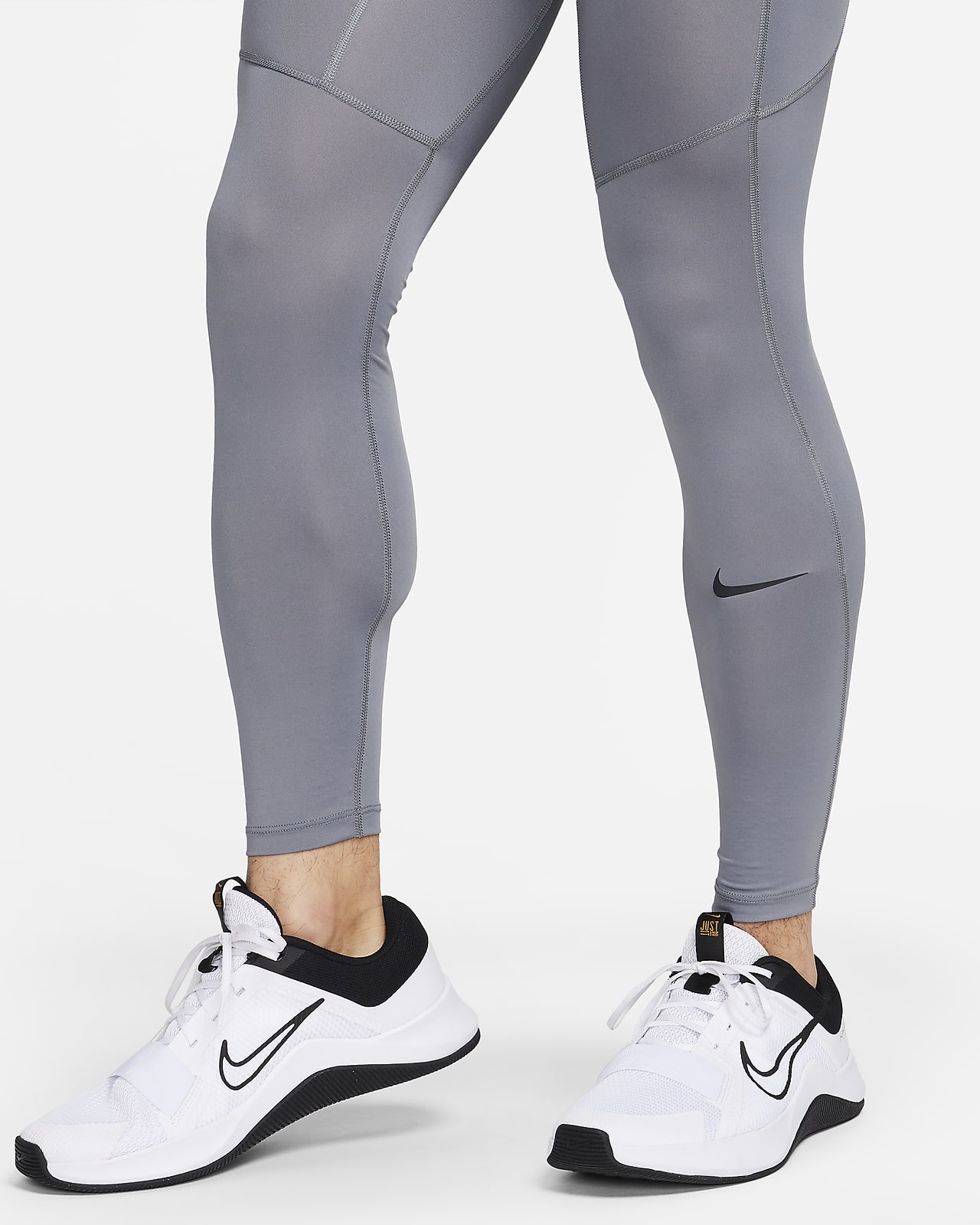 Nike Pro 男款Dri-FIT 健身緊身褲。Nike TW