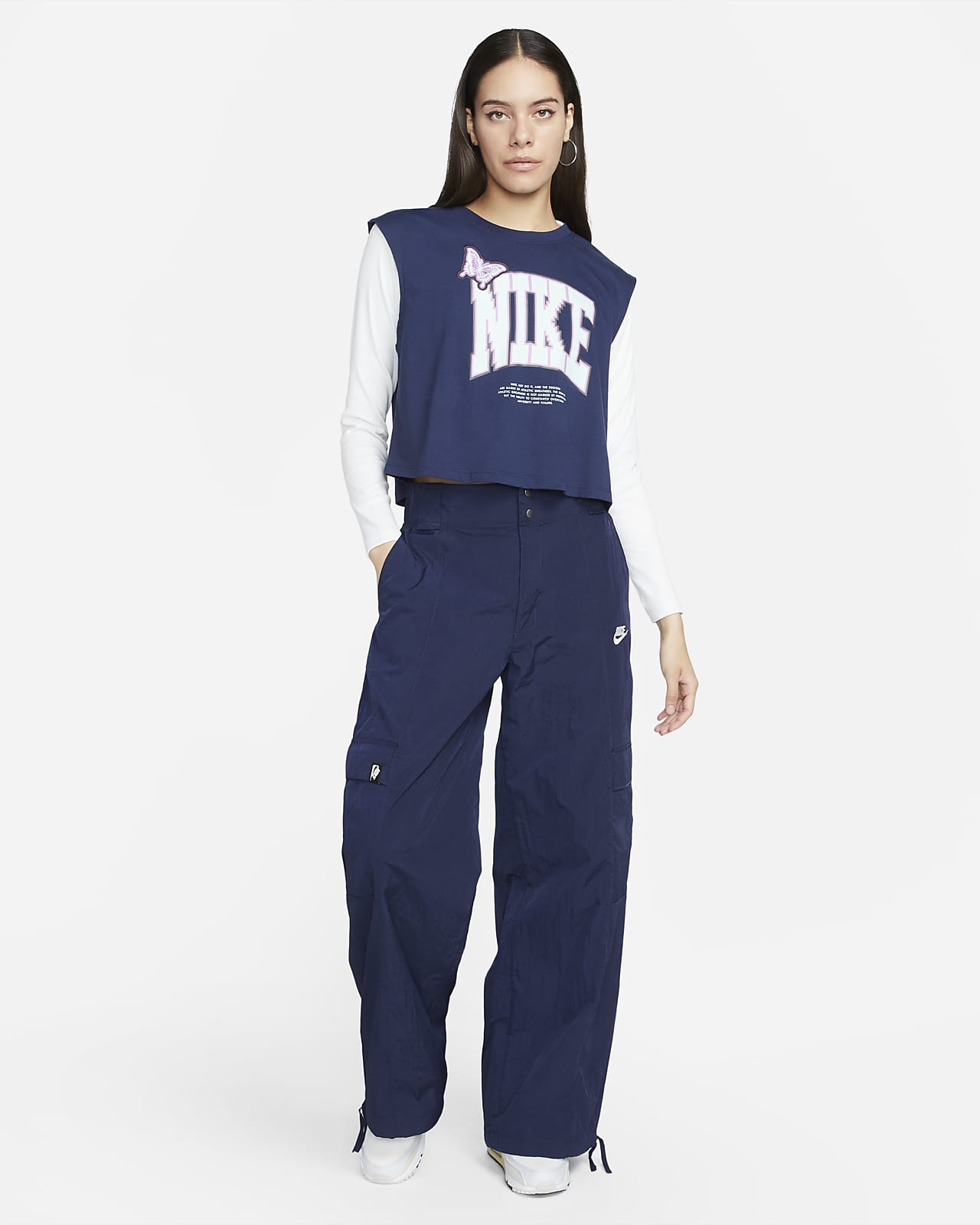 https://static.nike.com/a/images/t_PDP_1280_v1/f_auto,q_auto:eco/b709a6e1-3338-482a-8bc1-260f548646fe/sportswear-oversized-high-waisted-woven-cargo-trousers-vnBPC4.png