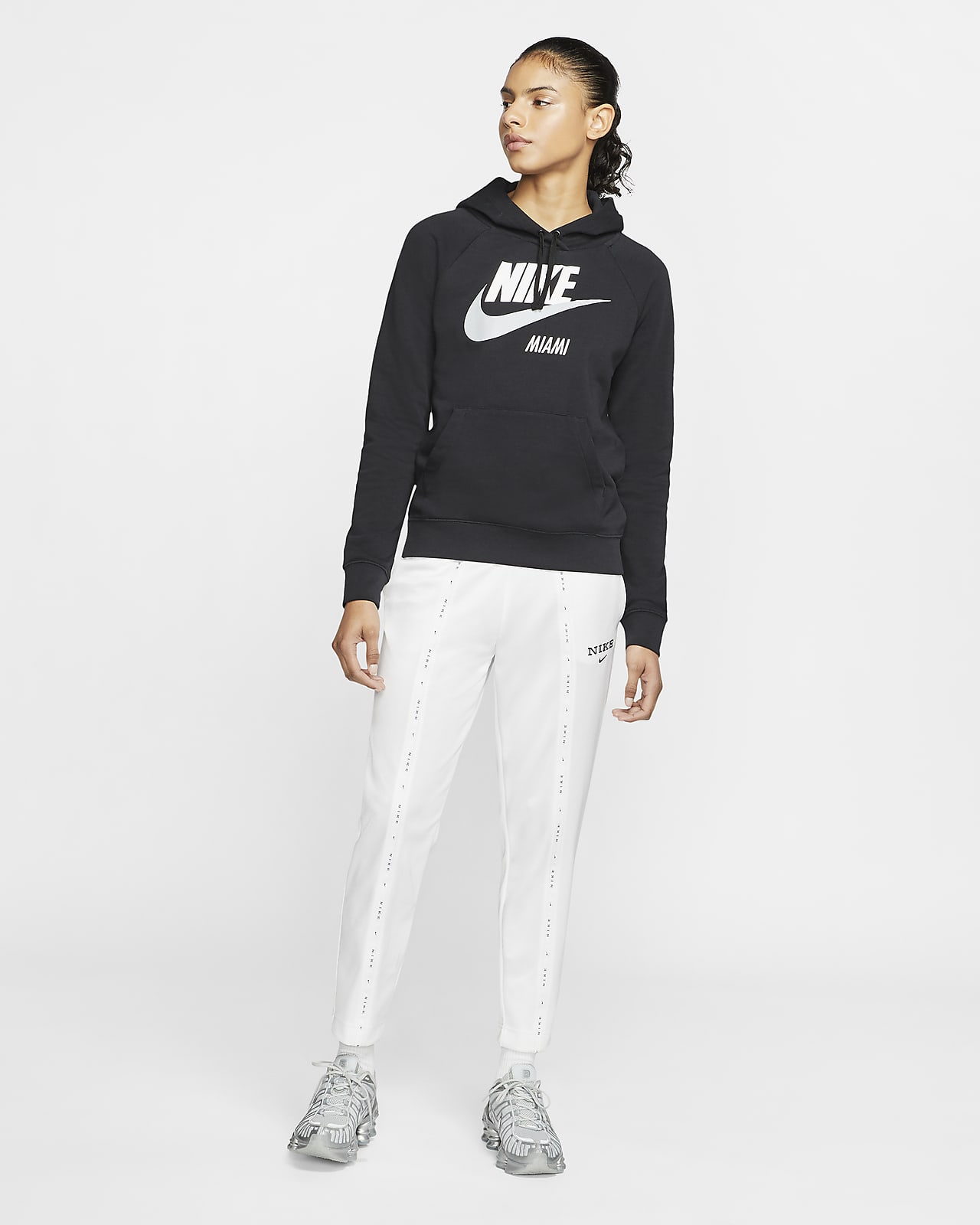 nike sportswear essential hoodie