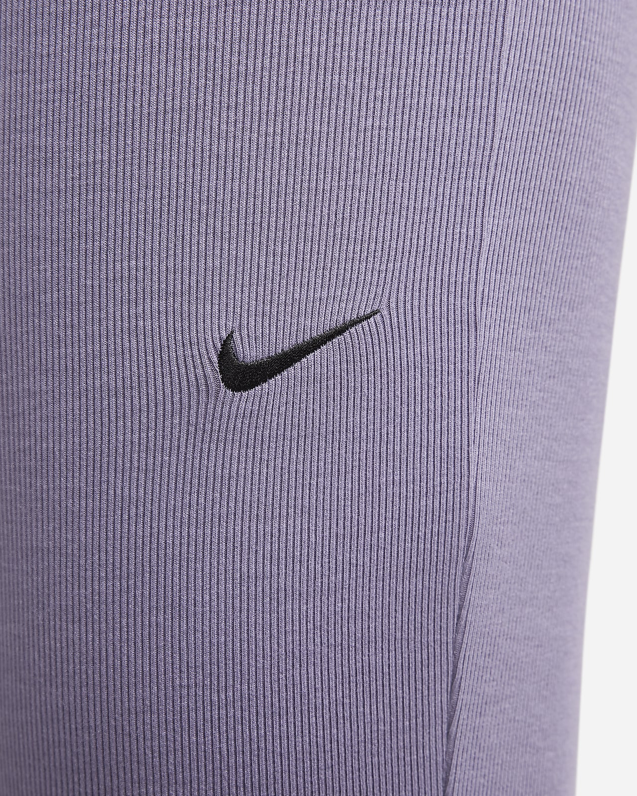 Leggings acampanados de tela de minicanalé ajustados para mujer Nike  Sportswear Chill Knit.