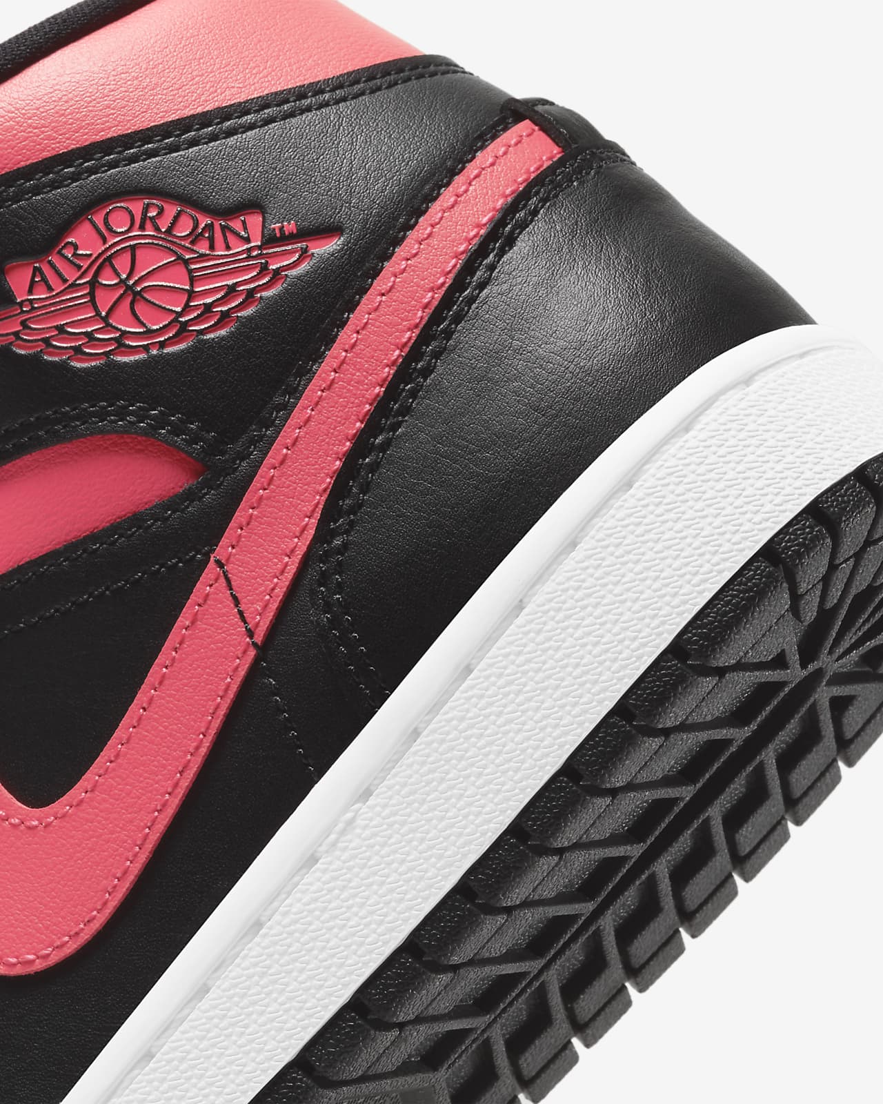Air Jordan 1 Mid Women's Shoe. Nike HR
