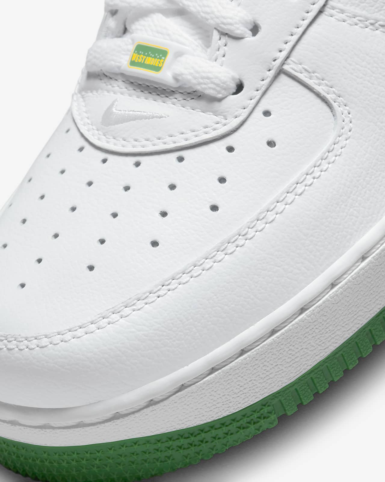 Nike Air Force 1 Low Retro QS Sneakers in White/Classic Green, Size UK 4.5 | End Clothing