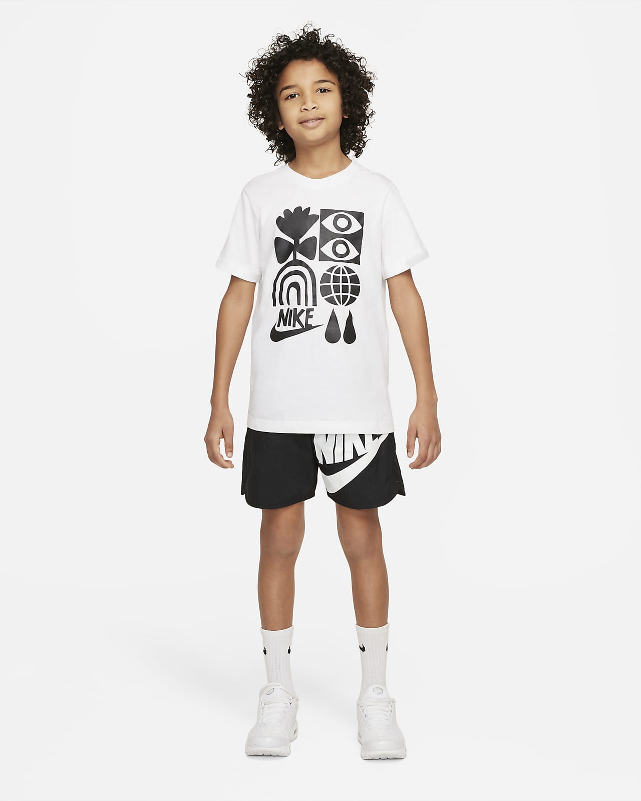 Nike Sportswear Older Kids' Cotton T-Shirt. Nike ID