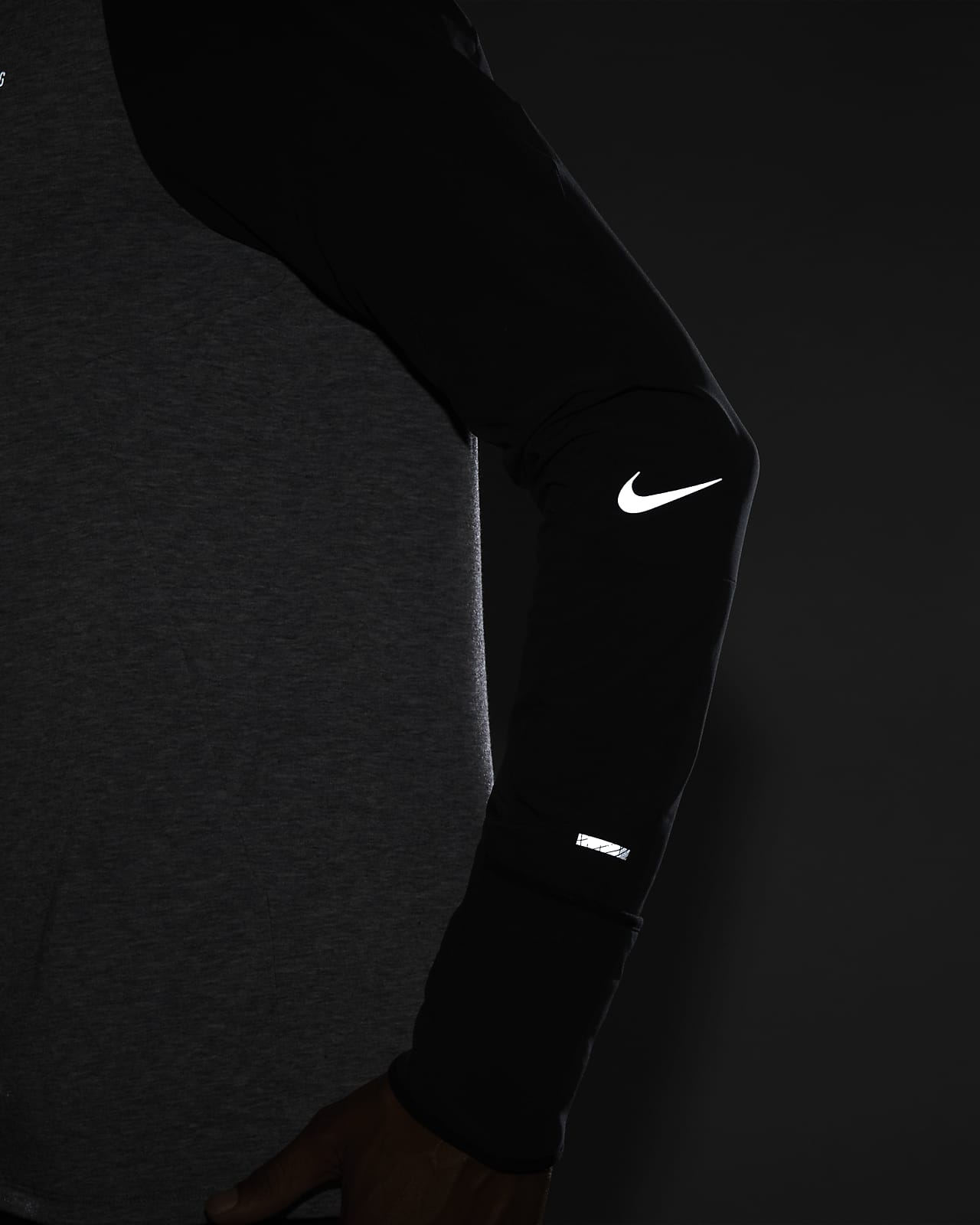 nike sphere run division top