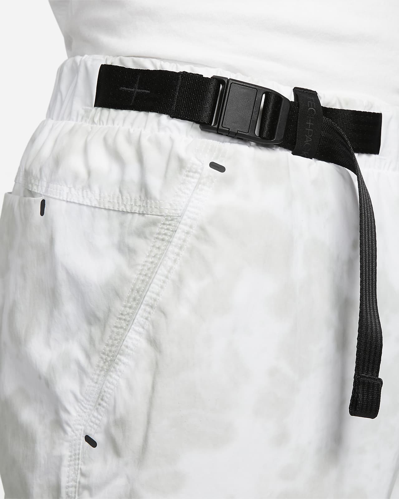 Nike Sportswear Tech Pack Men's Woven Trousers. Nike LU