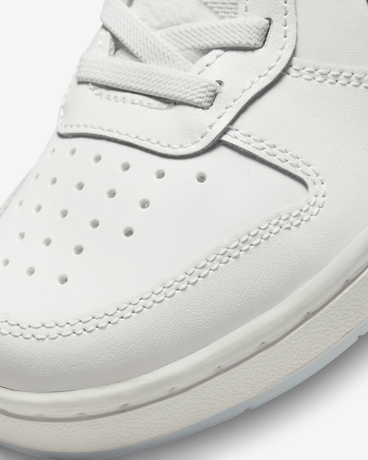 Nike Court Borough Low 2 SE Younger Kids' Shoes. Nike SK
