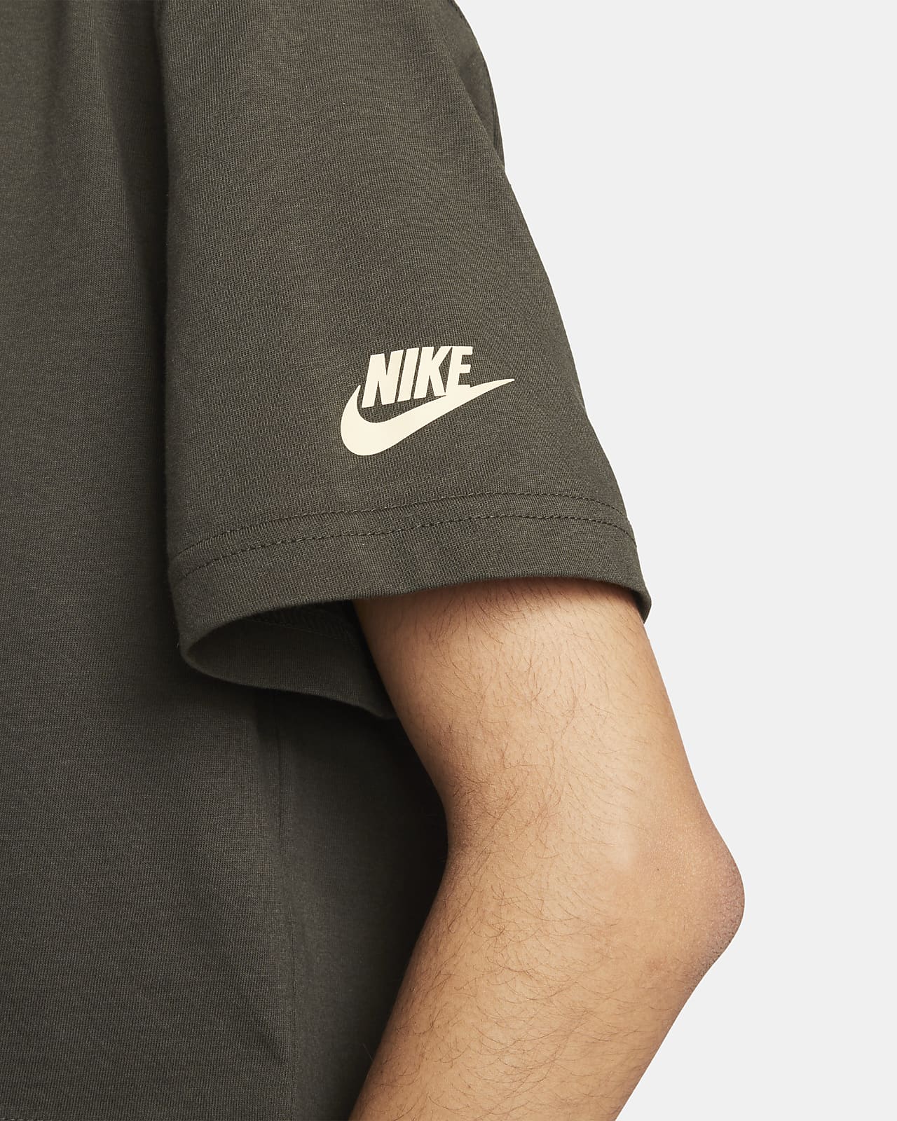 Lying relaxed Fraud Γυναικείο T-Shirt σε πιο κοντό μήκος Nike Sportswear. Nike GR