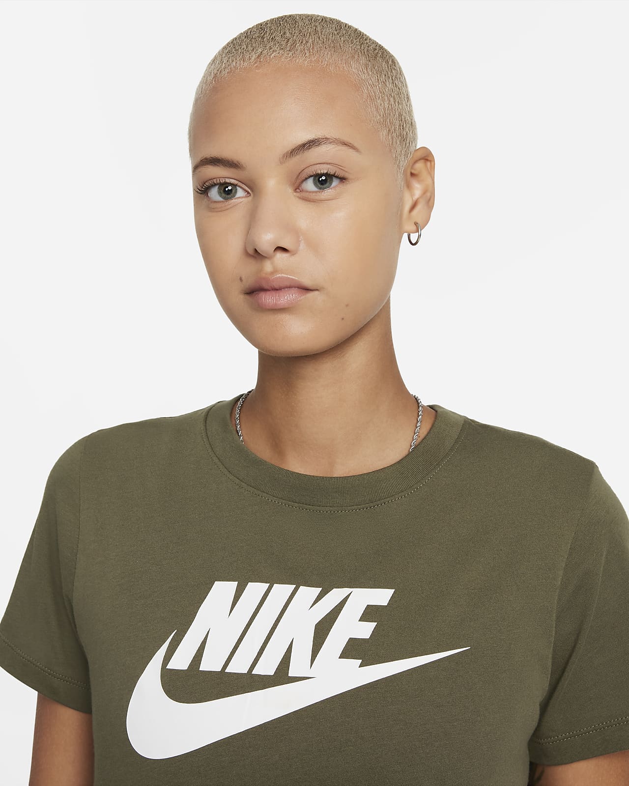 Playera Nike Sportswear Essential. Nike.com