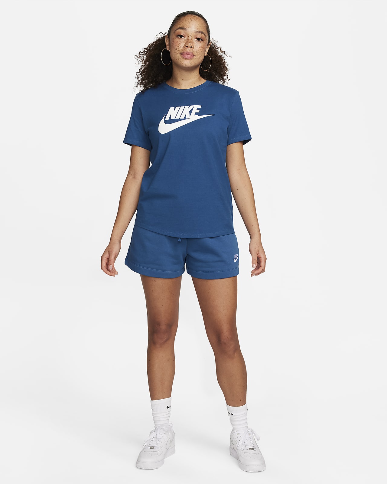 Plus Size Active Sportswear Essential Women's Logo T-Shirt Nike Размер: 1X  купить от 4099 рублей в интернет-магазине , женские блузки и  кофточки Nike