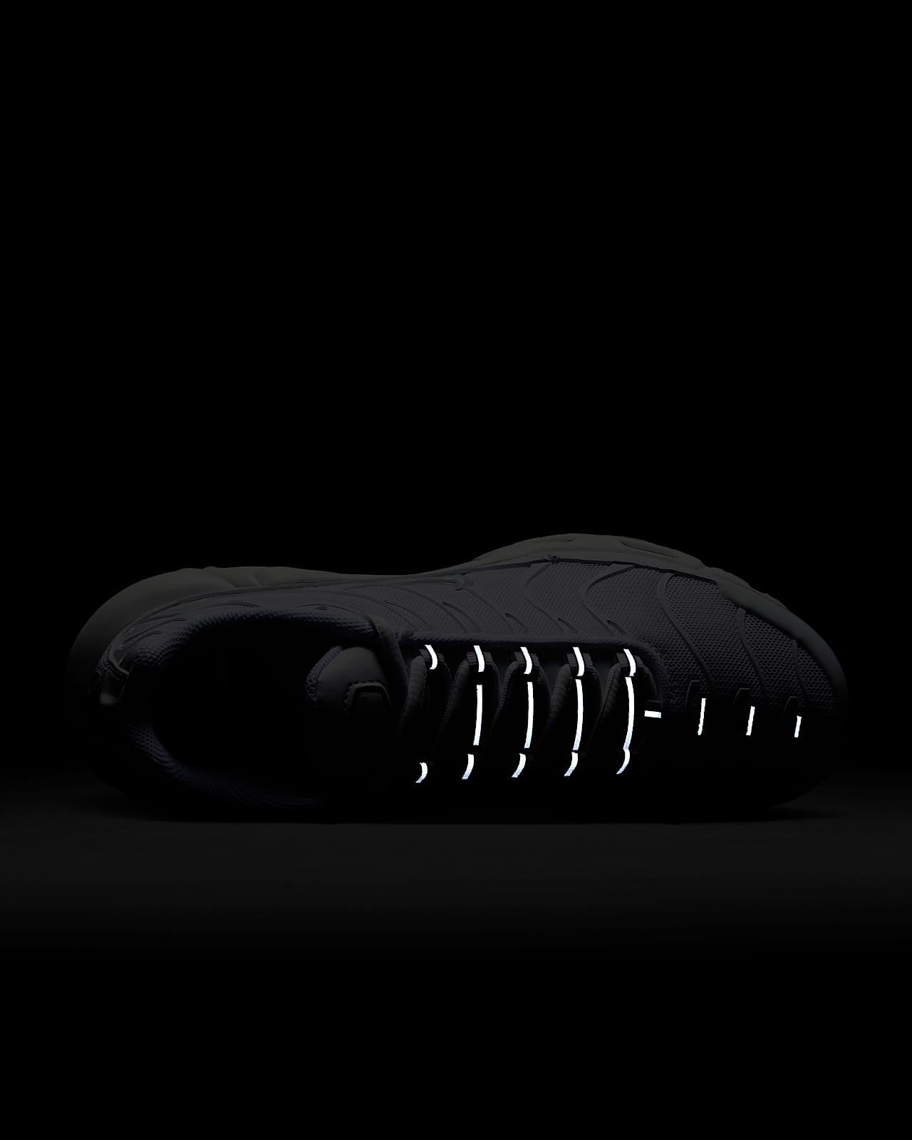 nike air max plus women's white and red