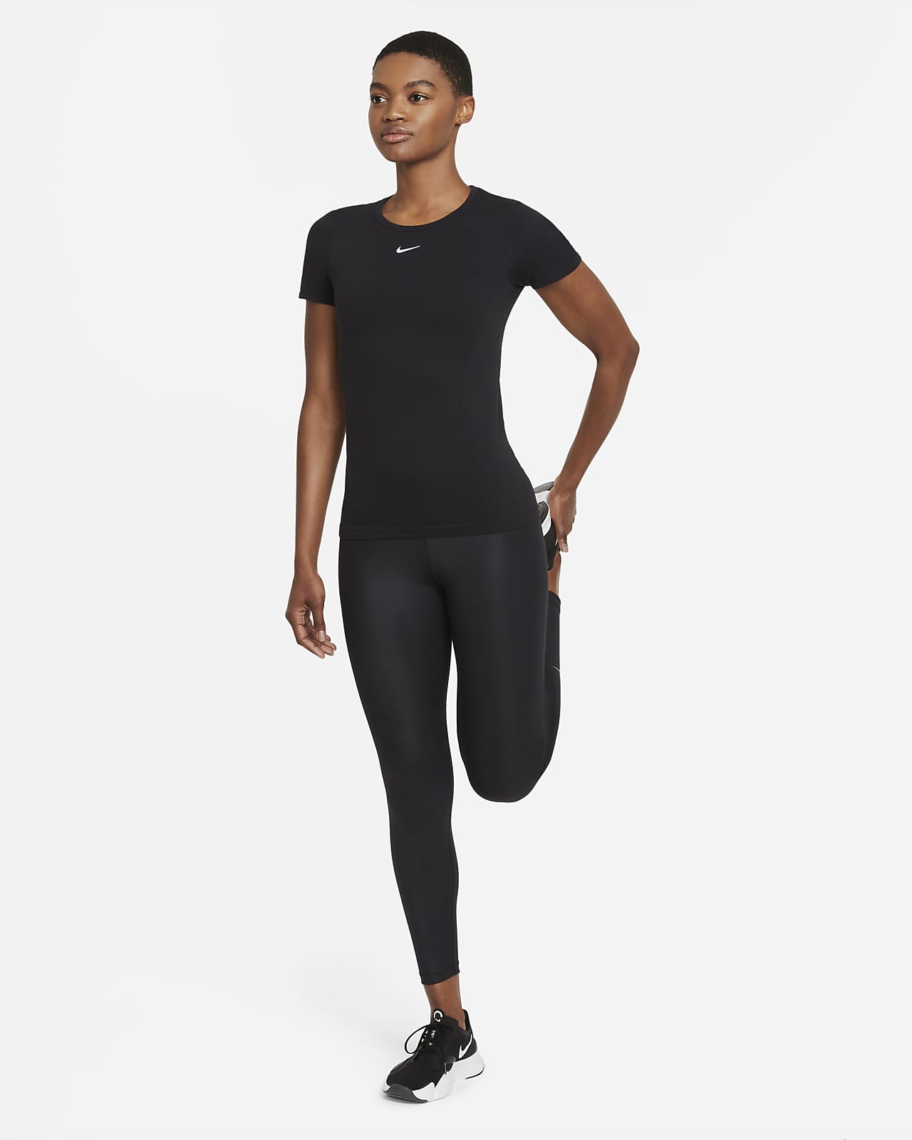 Women\'s Dri-FIT Slim-Fit Aura Nike Top. ADV Short-Sleeve LU Nike