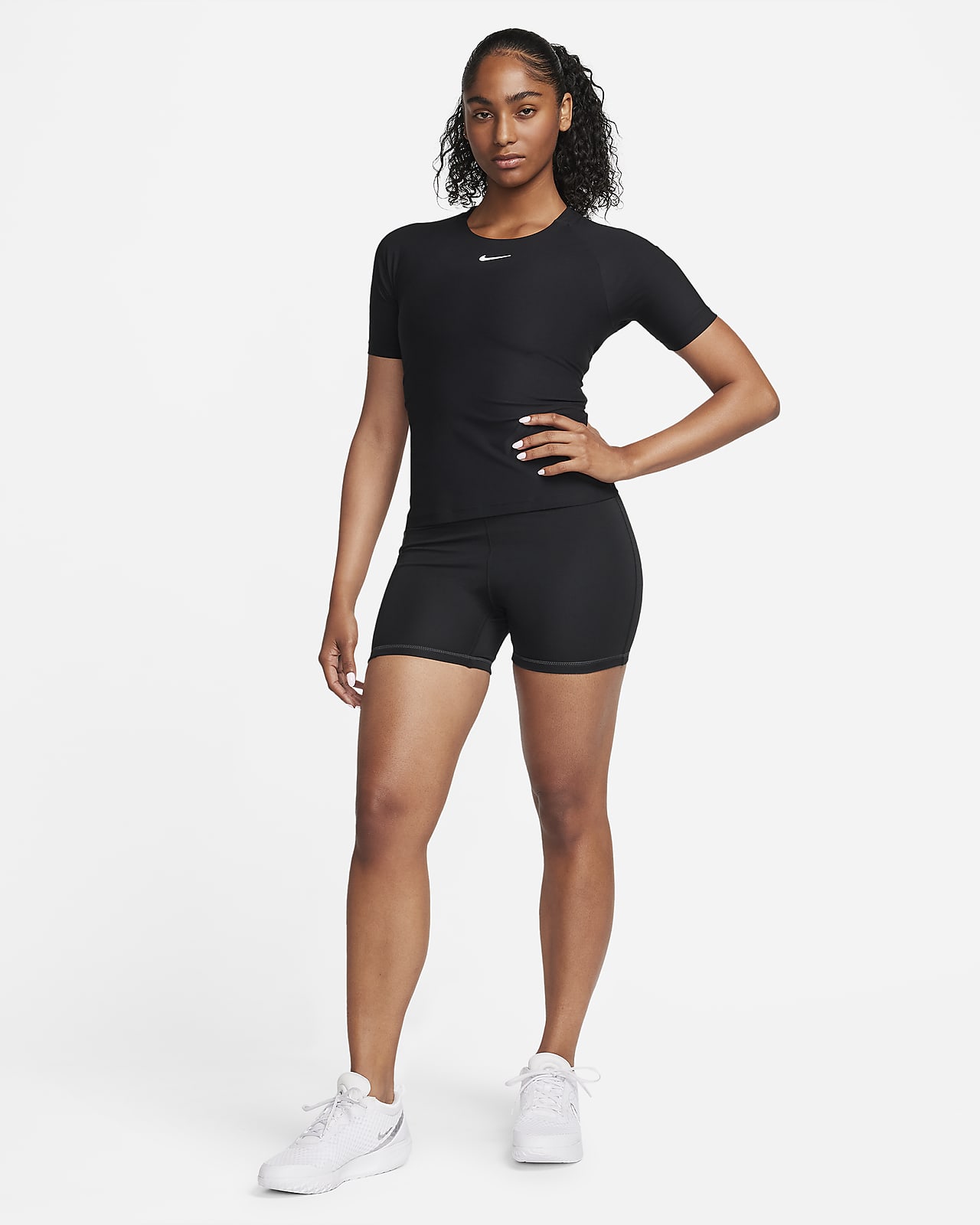 Nike Dri-FIT SE Women\'s High-Waisted Shorts 4\