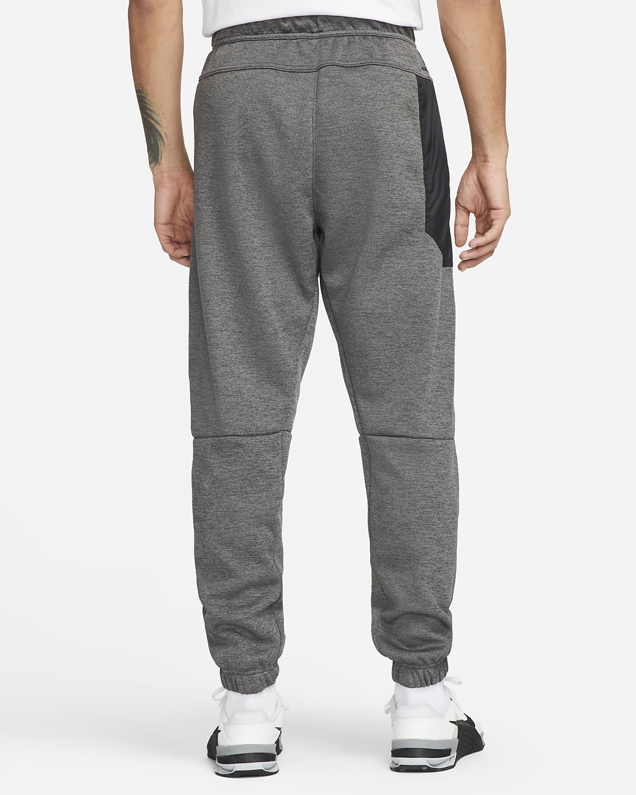 Nike Therma-FIT Men's Tapered Fitness Trousers. Nike BE
