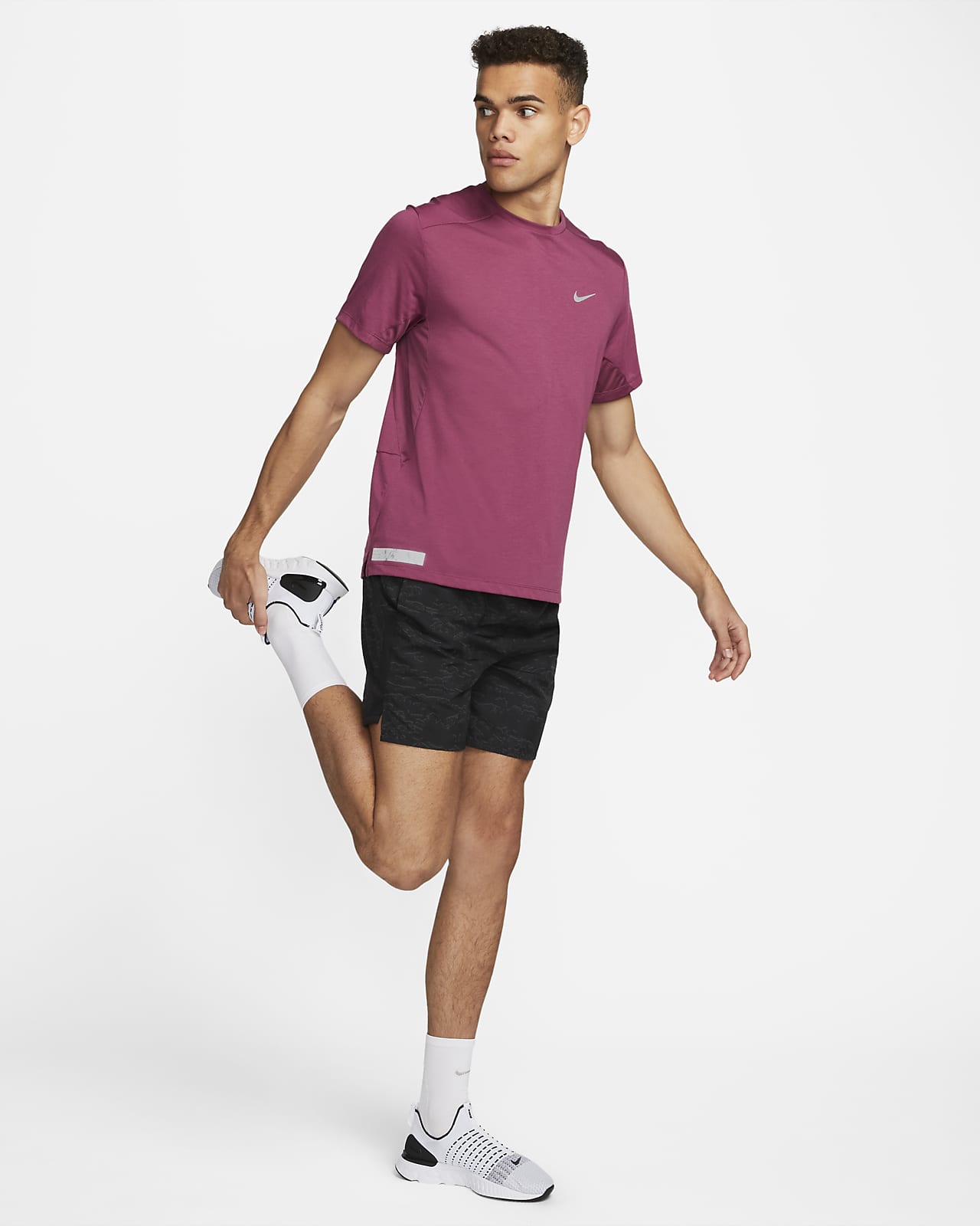 estaño Levántate versus Nike Dri-FIT Run Division Rise 365 Men's Short-Sleeve Running Top. Nike.com