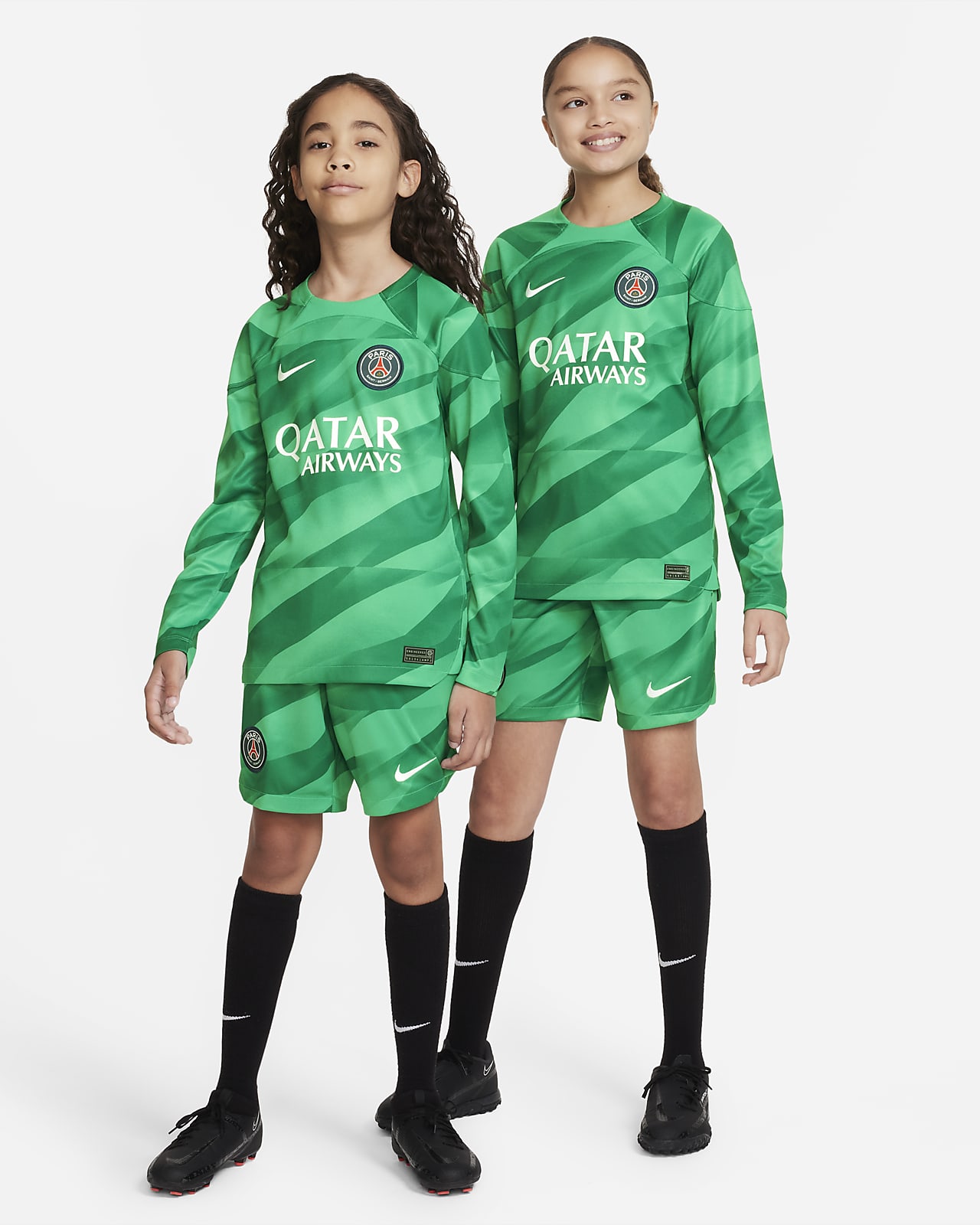 Paris Saint-Germain 2023/24 Stadium Goalkeeper Older Kids' Nike Dri-FIT  Football Shirt