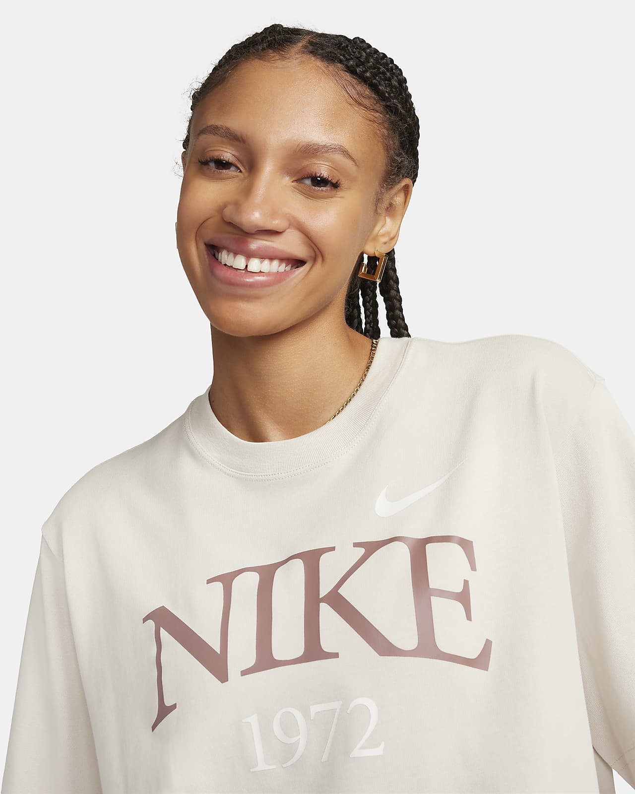 T-Shirt. Classic Women\'s Sportswear Nike