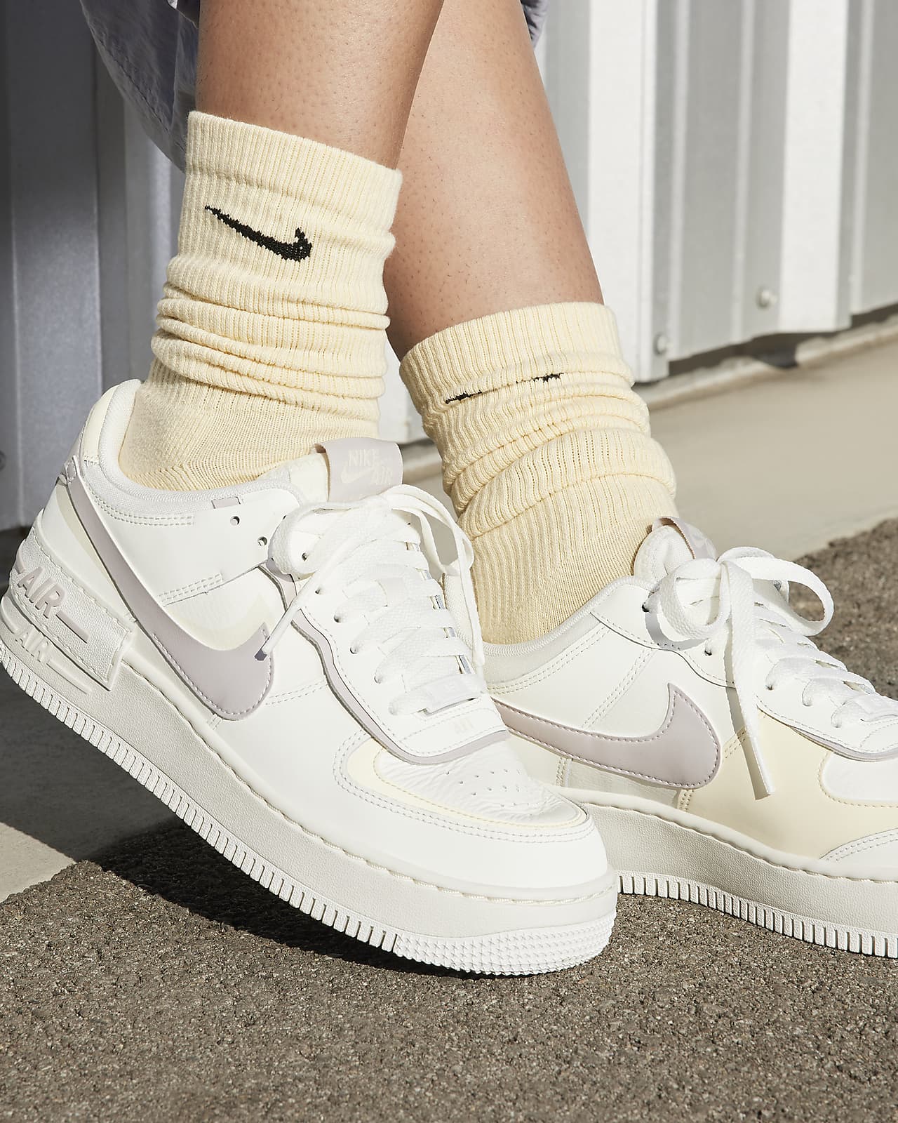 再値下げNike Air Force 1 WMNS sail 27cm 靴