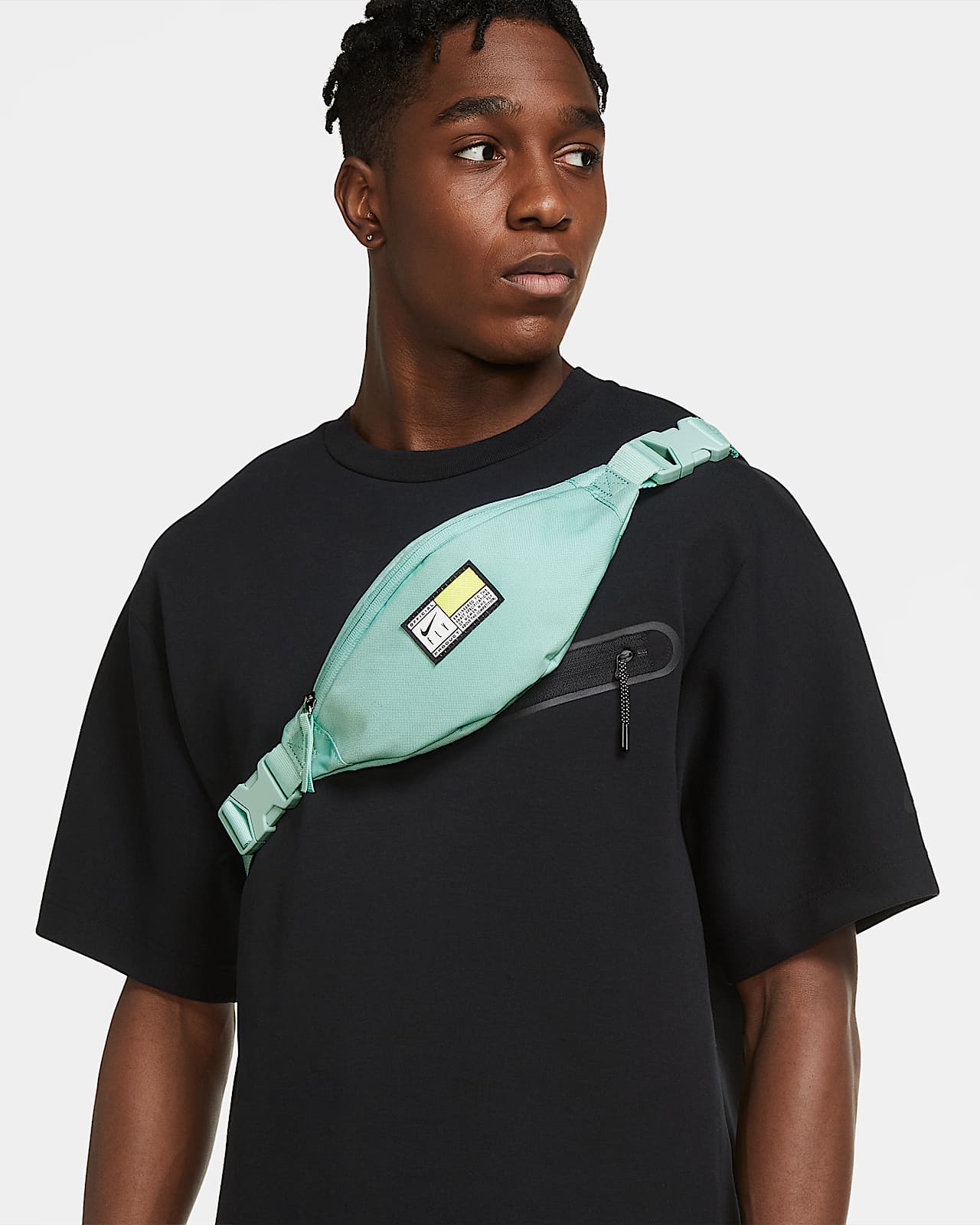 nike t shirt small swoosh