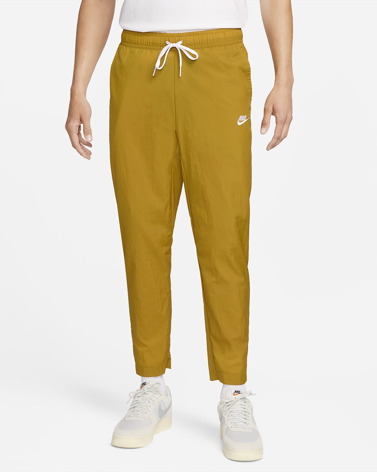 Yellow Shorts. Nike CA