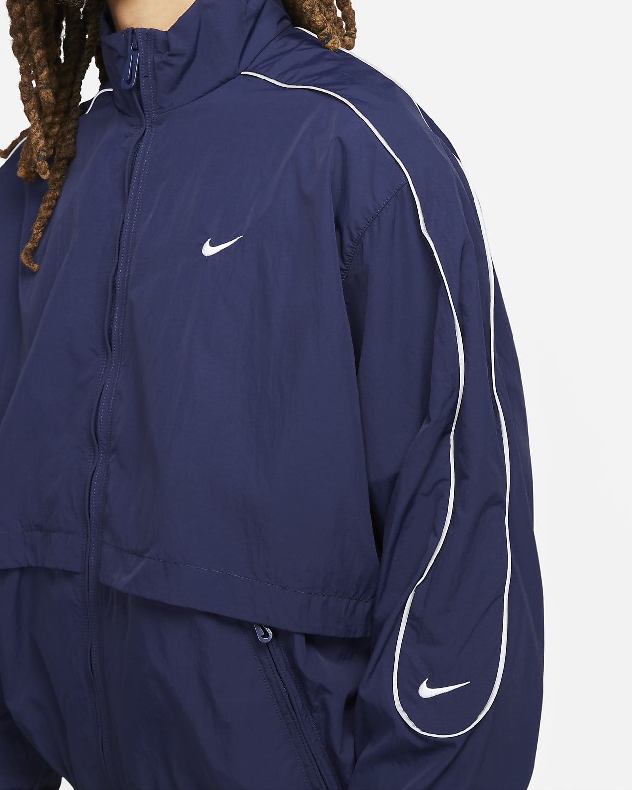 Vævet Nike Sportswear Solo Swoosh-løbejakke til mænd. DK