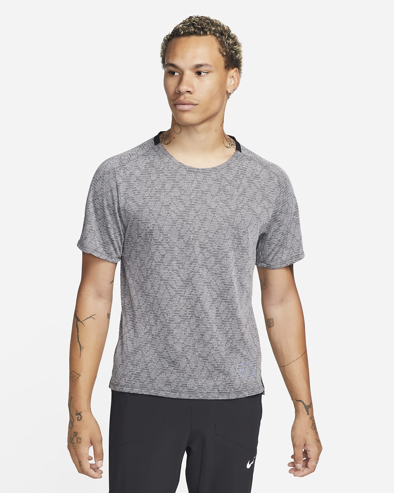 Nike Dri-FIT Run Division Pinnacle Men's Short-Sleeve Running Top. Nike SA