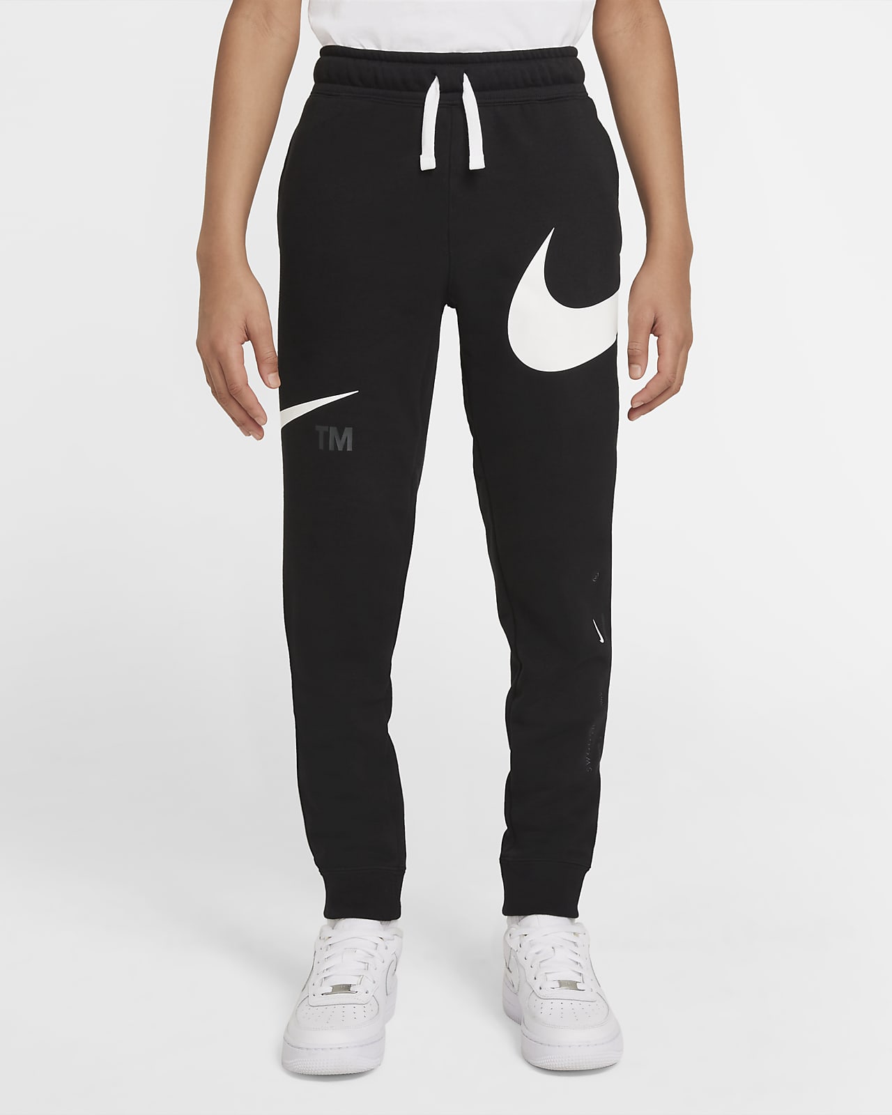Nike Sportswear Swoosh Fleecebroek voor jongens. Nike BE